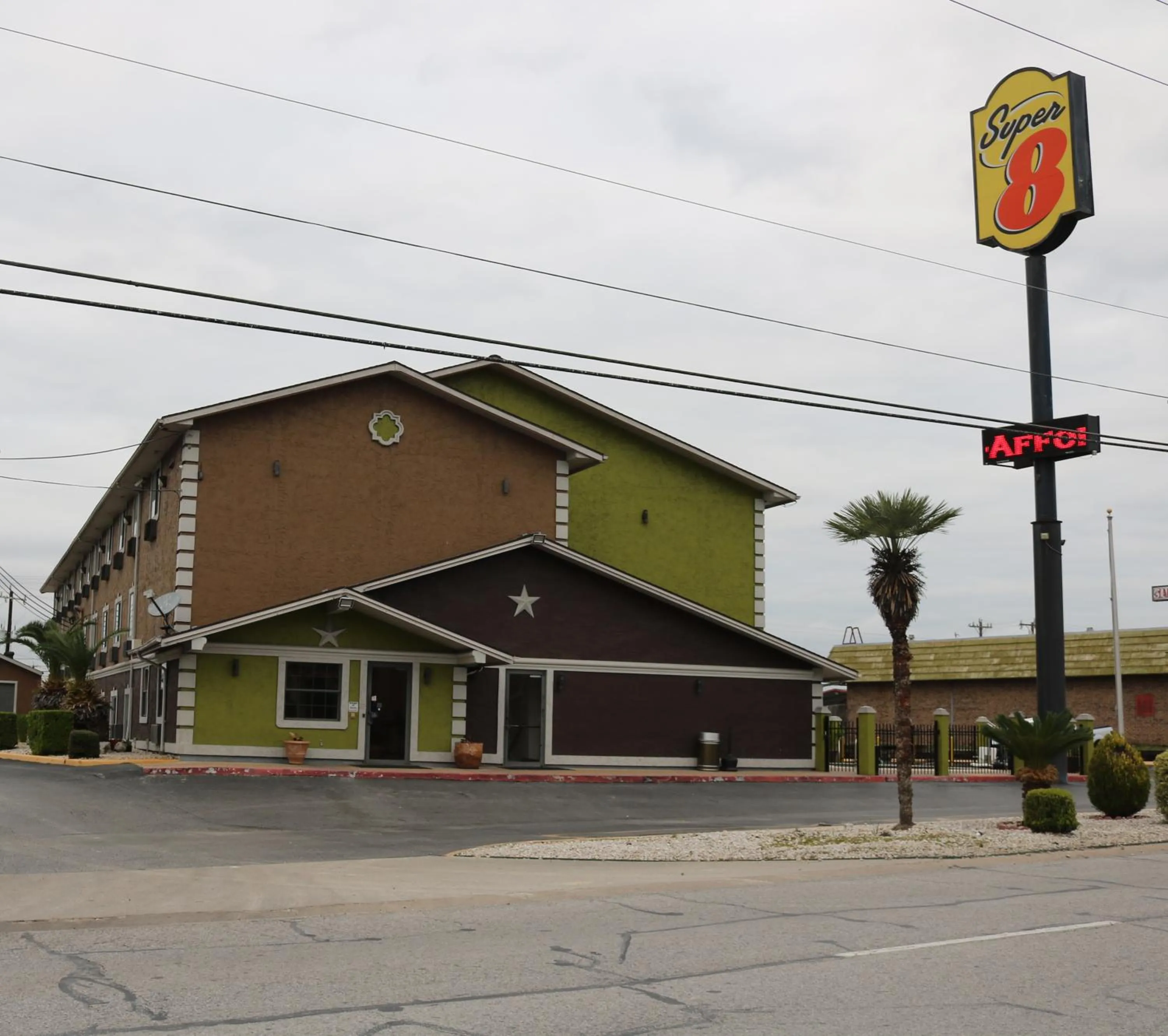 Property building in Super 8 by Wyndham San Antonio/I-35 North