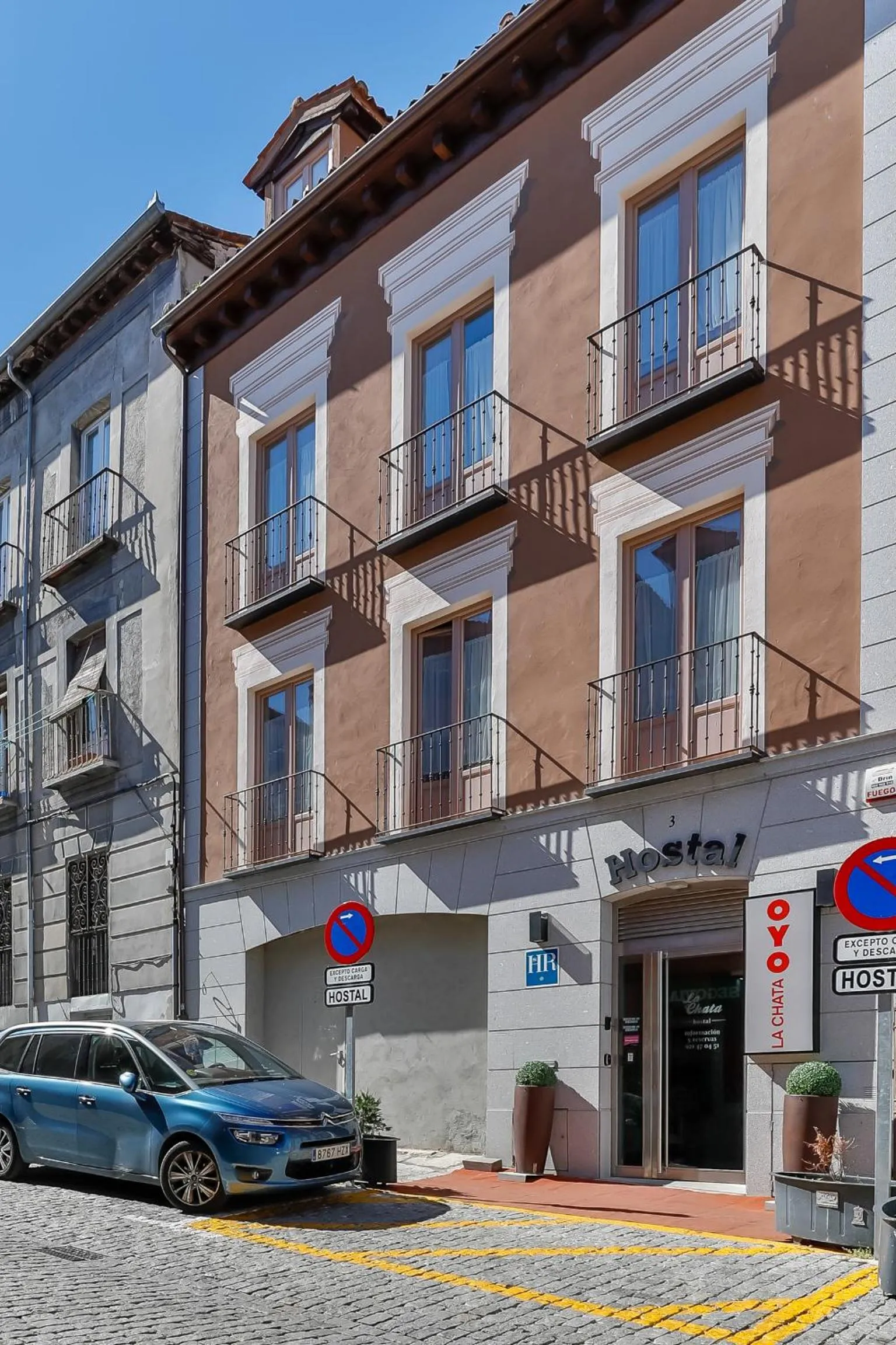 Facade/entrance in Hostal La Chata by Vivere Stays