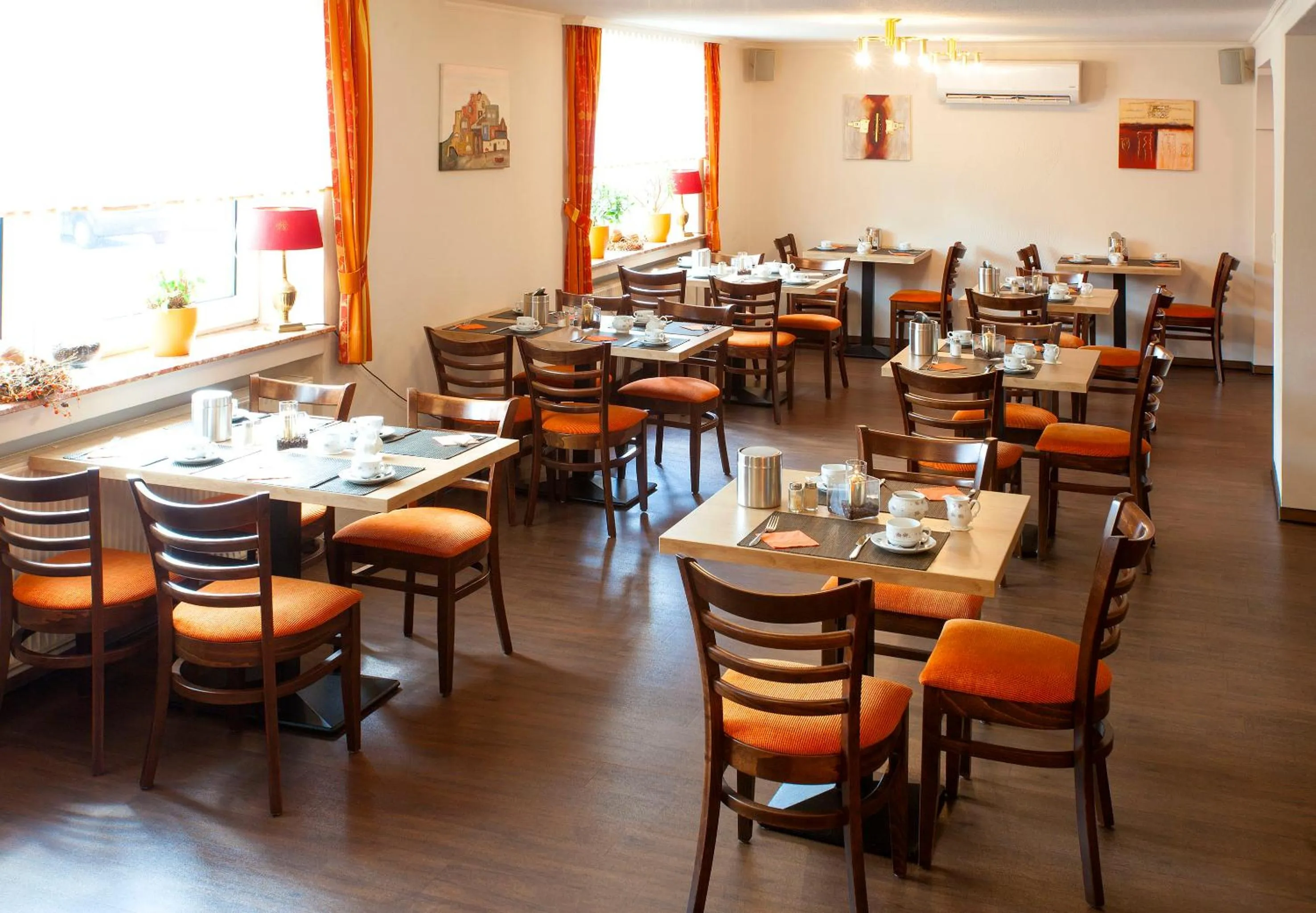 Banquet/Function facilities in Hotel & Restaurant Ernst