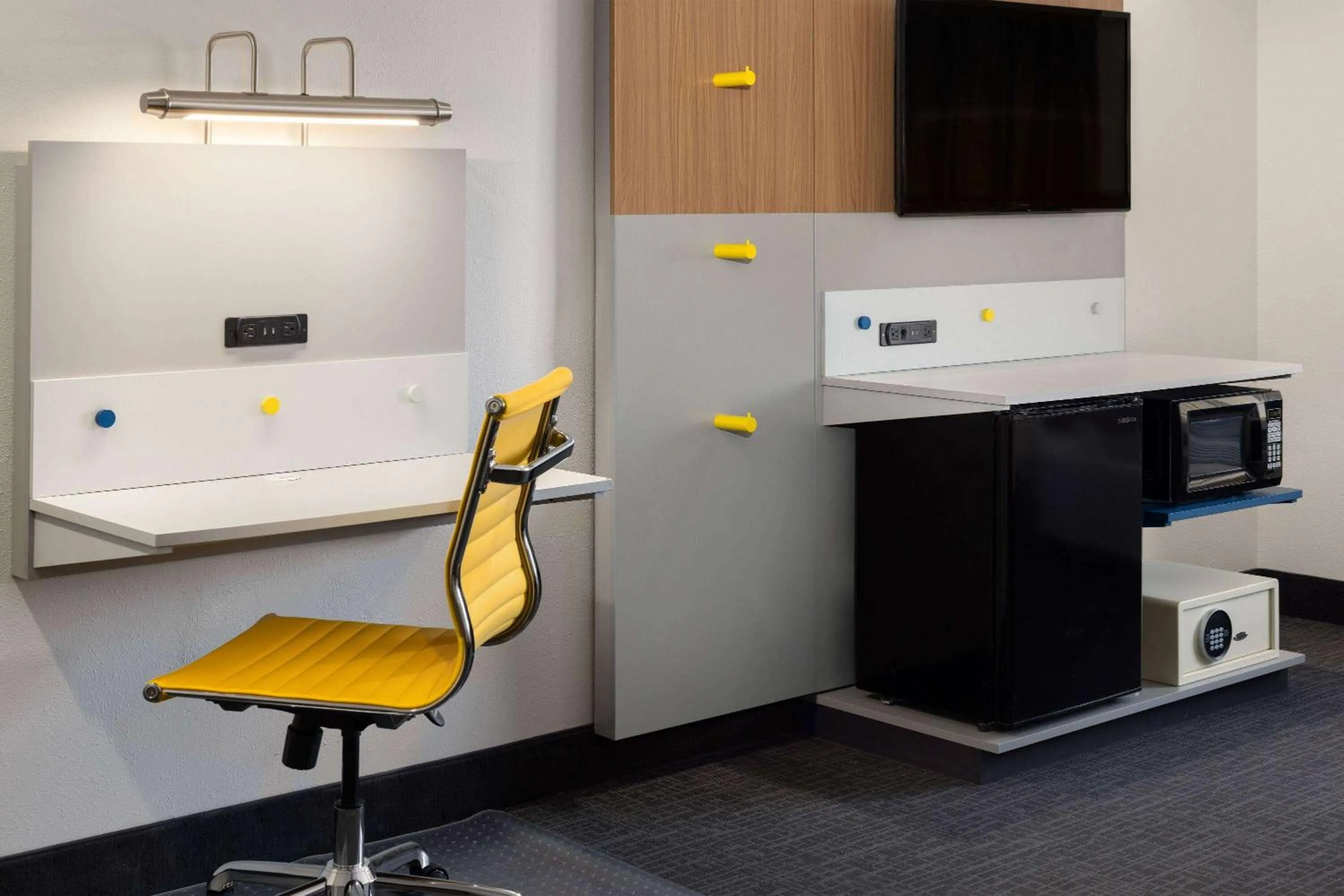 Photo of the whole room in Microtel Inn and Suites Dover