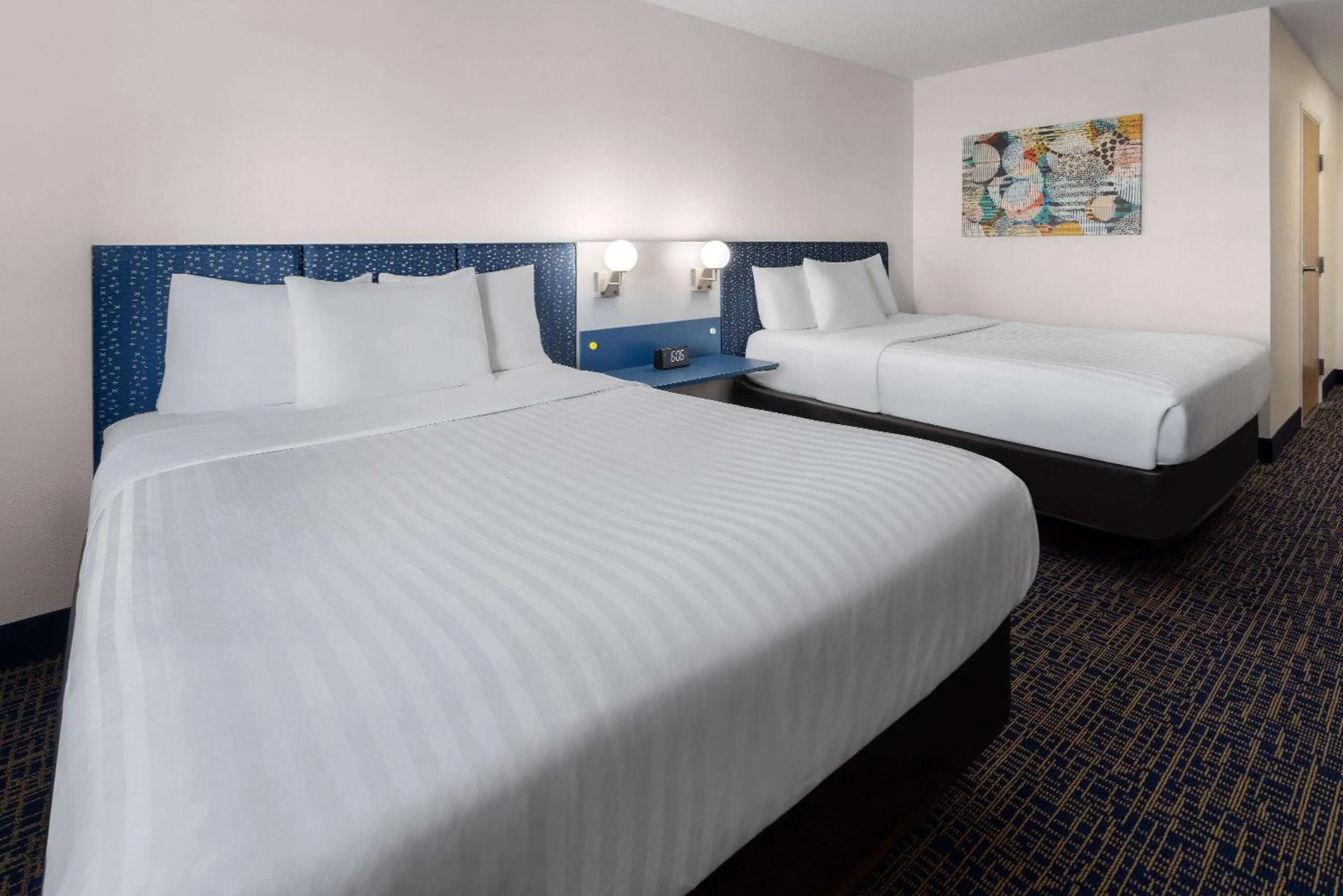Photo of the whole room, Bed in Microtel Inn and Suites Dover