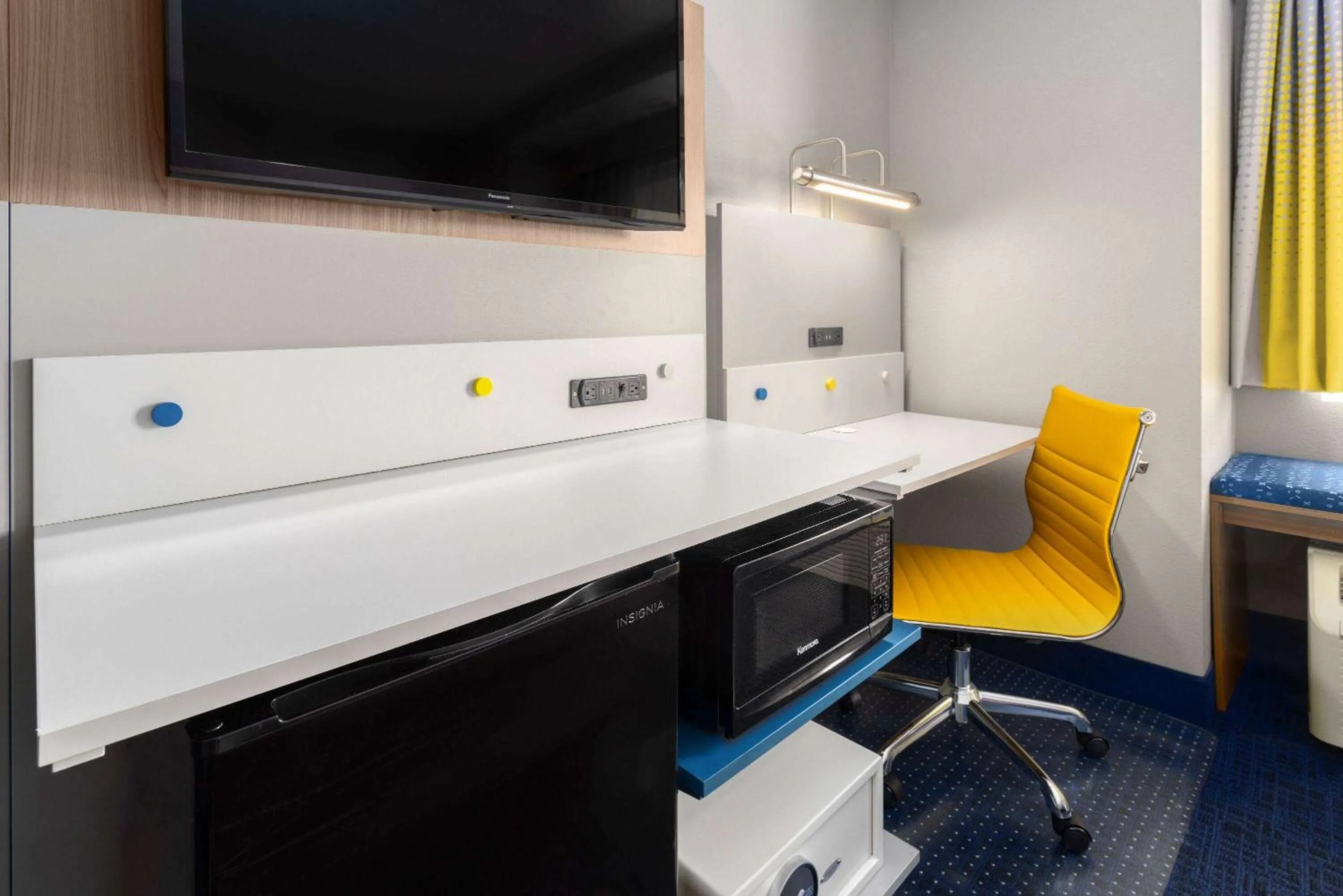 Photo of the whole room in Microtel Inn and Suites Dover