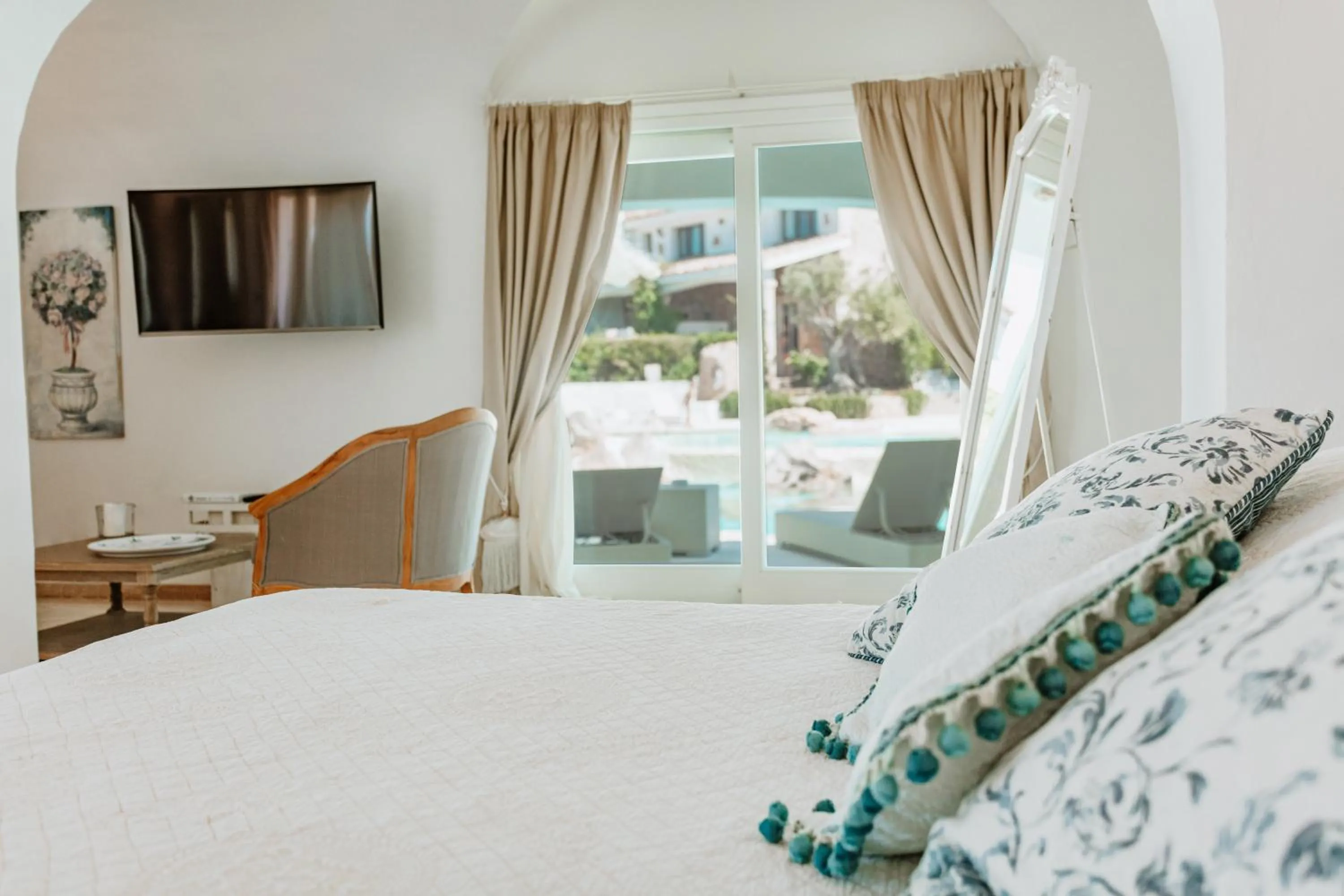 Patio, Bed in Hotel Pulicinu