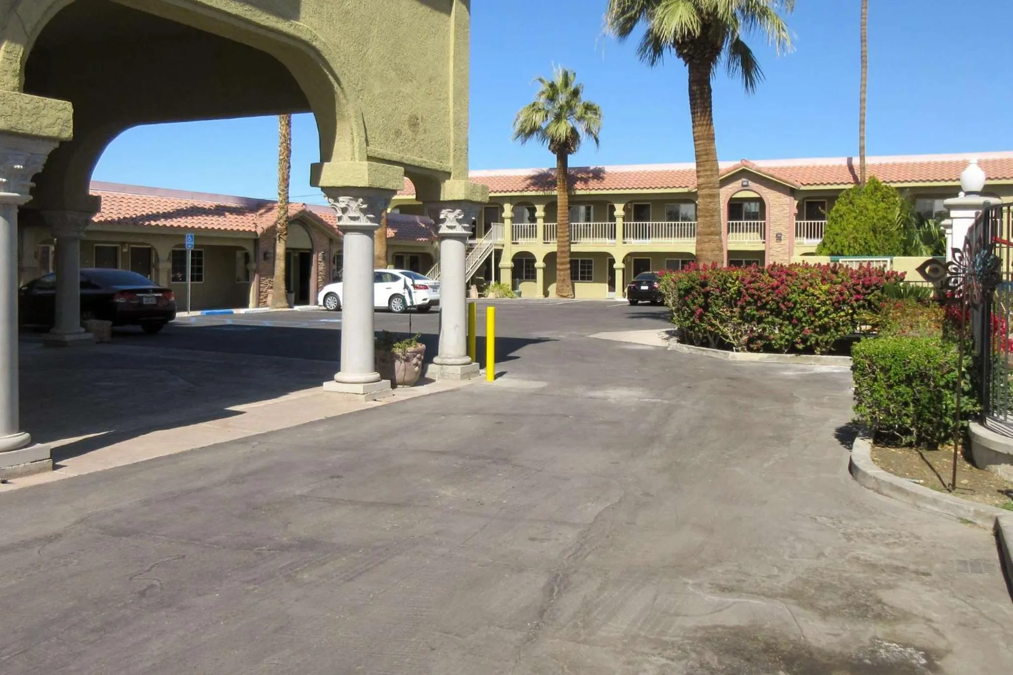 Property building in Econo Lodge