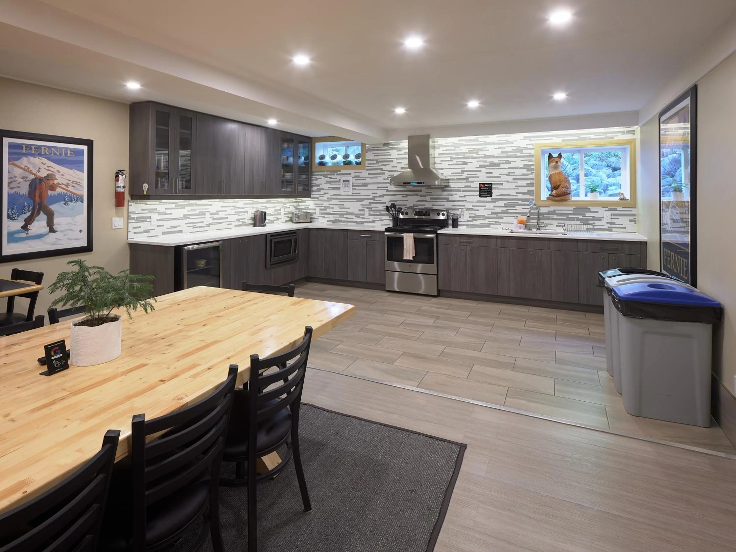 Communal lounge/ TV room in Fernie Fox Hotel