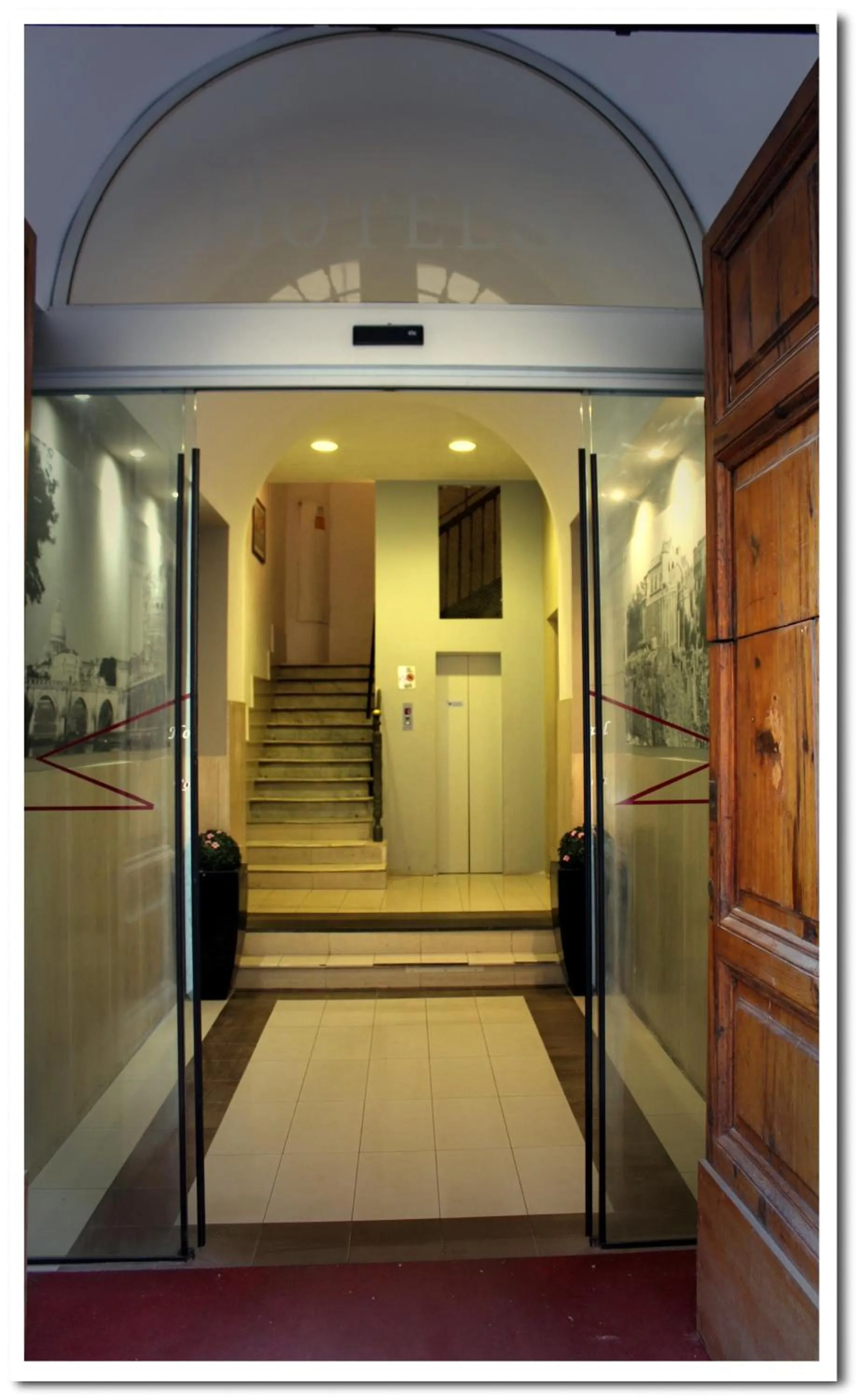 Facade/entrance in Hotel Louisiana