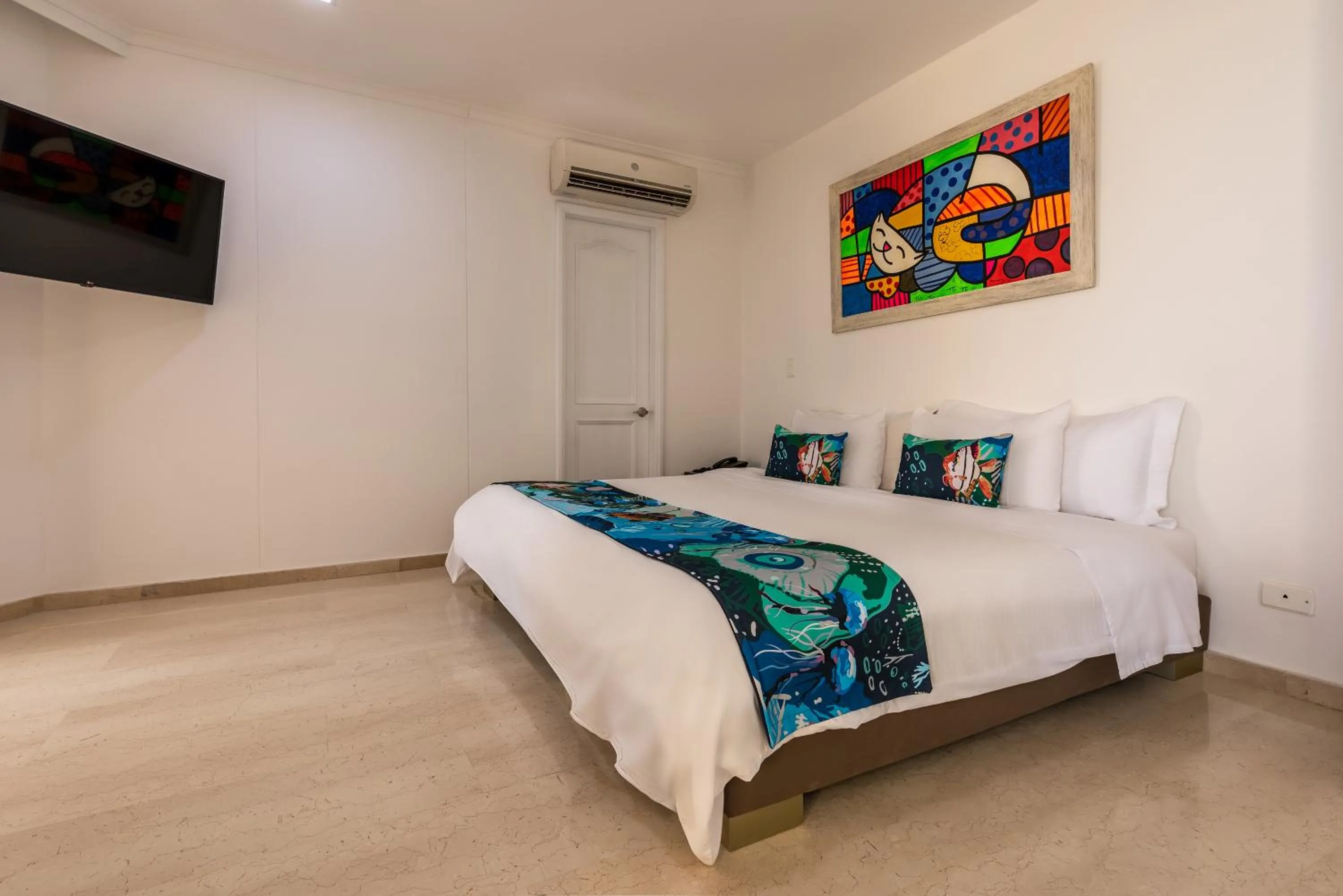 Photo of the whole room, Bed in Hotel Regatta Cartagena