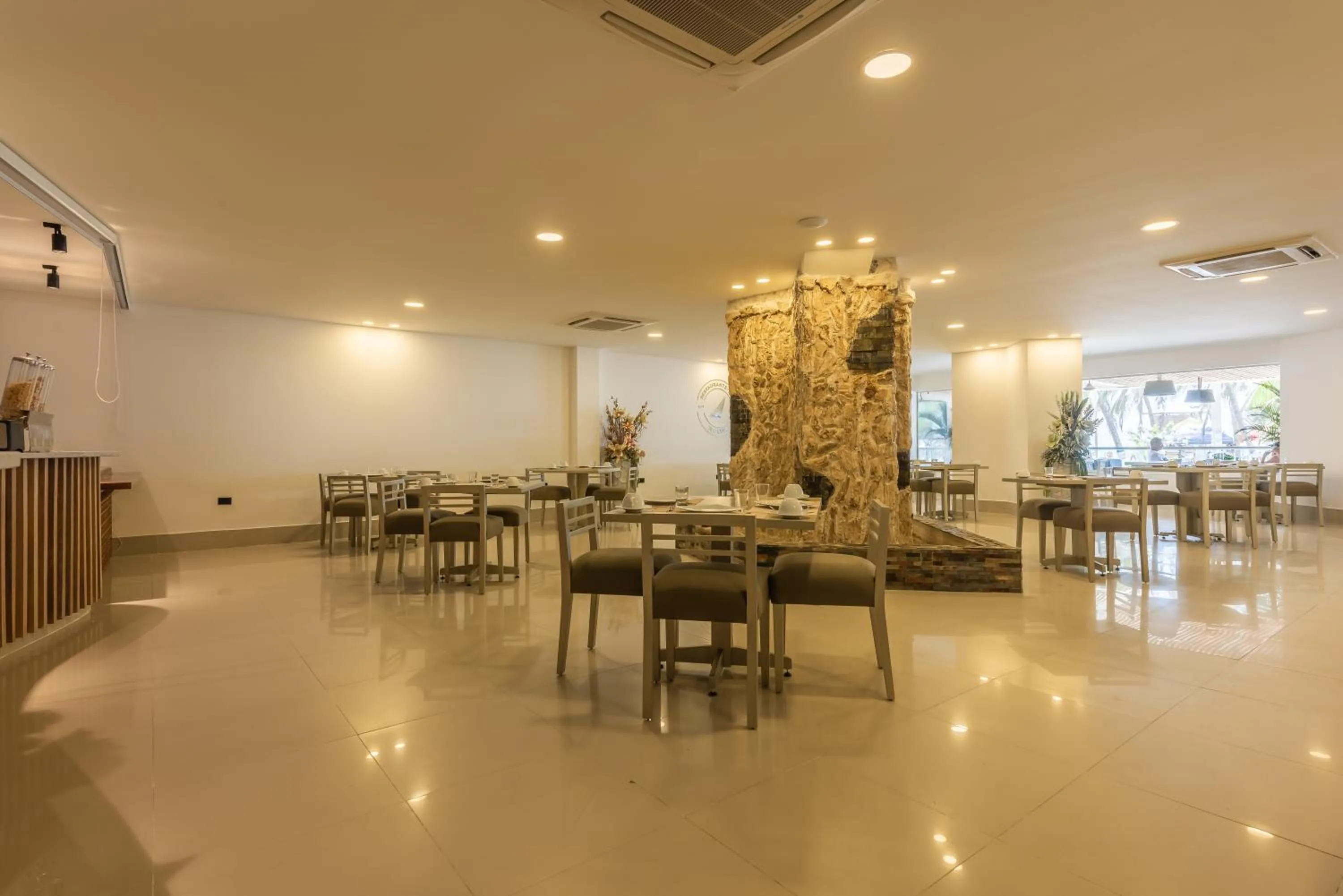 Restaurant/places to eat in Hotel Regatta Cartagena