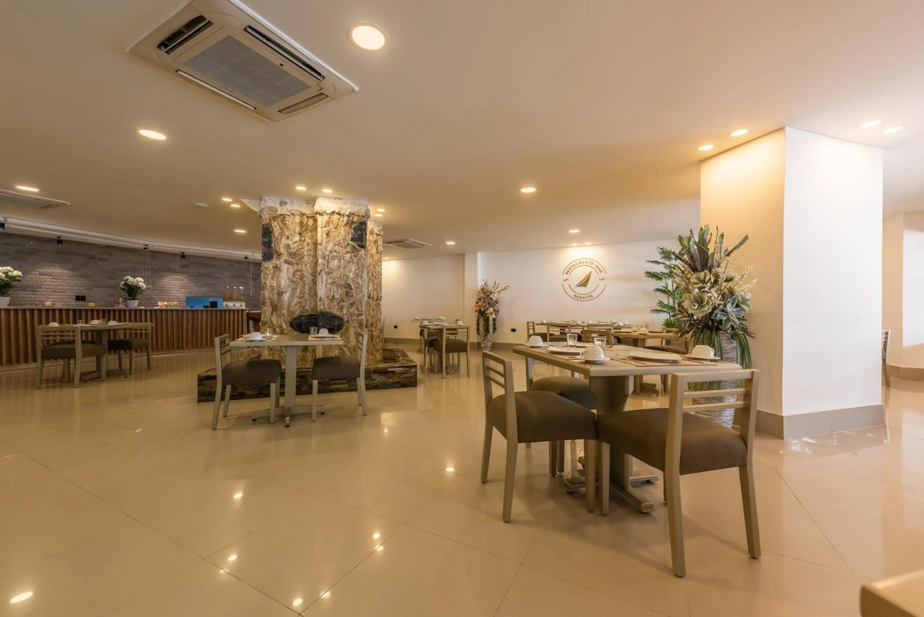 Restaurant/places to eat in Hotel Regatta Cartagena