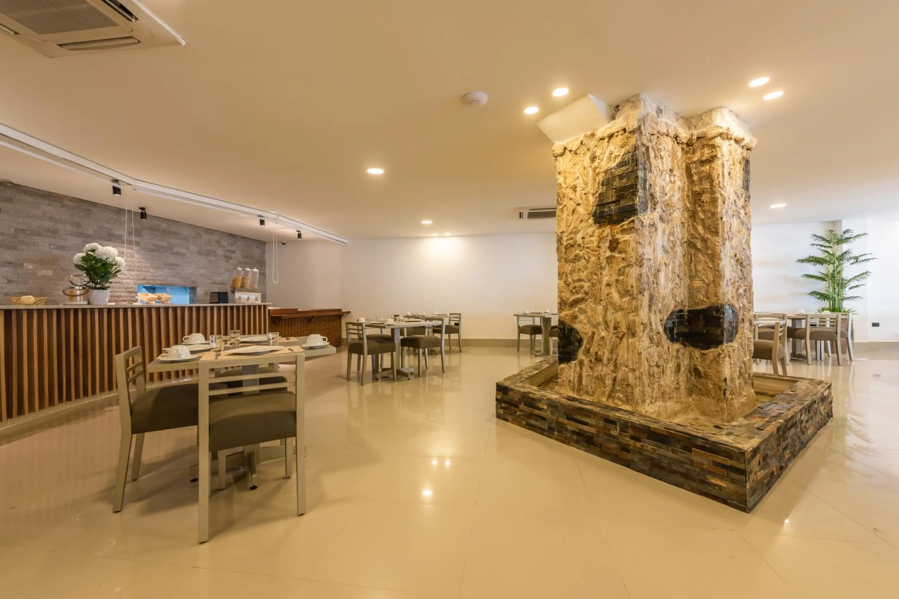 Restaurant/places to eat in Hotel Regatta Cartagena