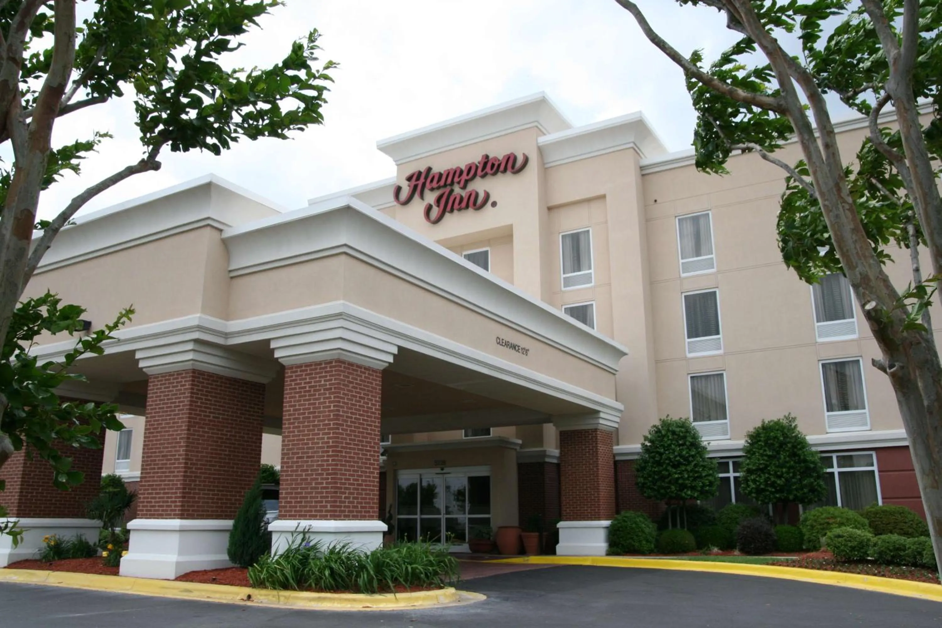 Property building in Hampton Inn Shreveport-Airport