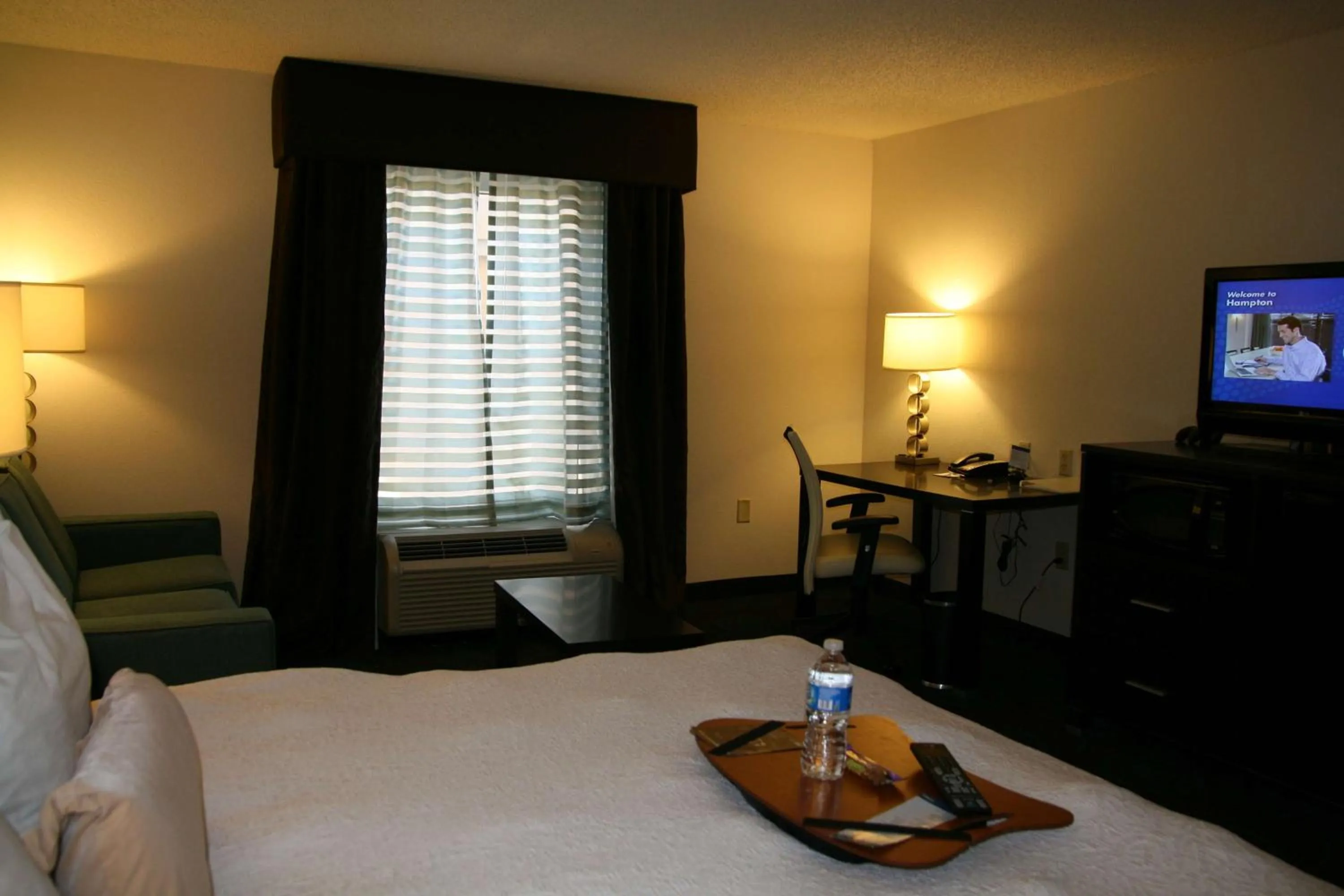 Bed in Hampton Inn Shreveport-Airport