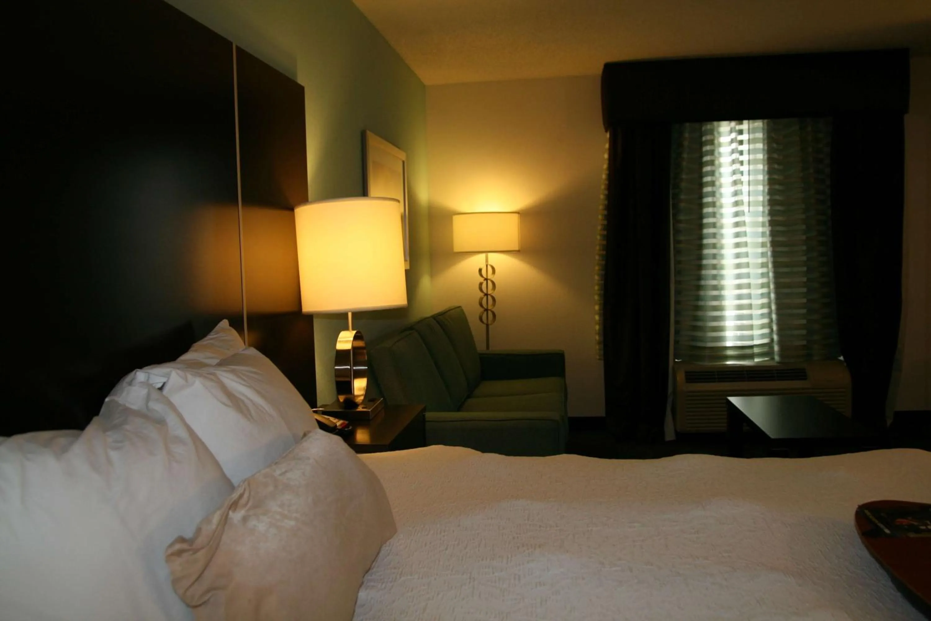 Bed in Hampton Inn Shreveport-Airport