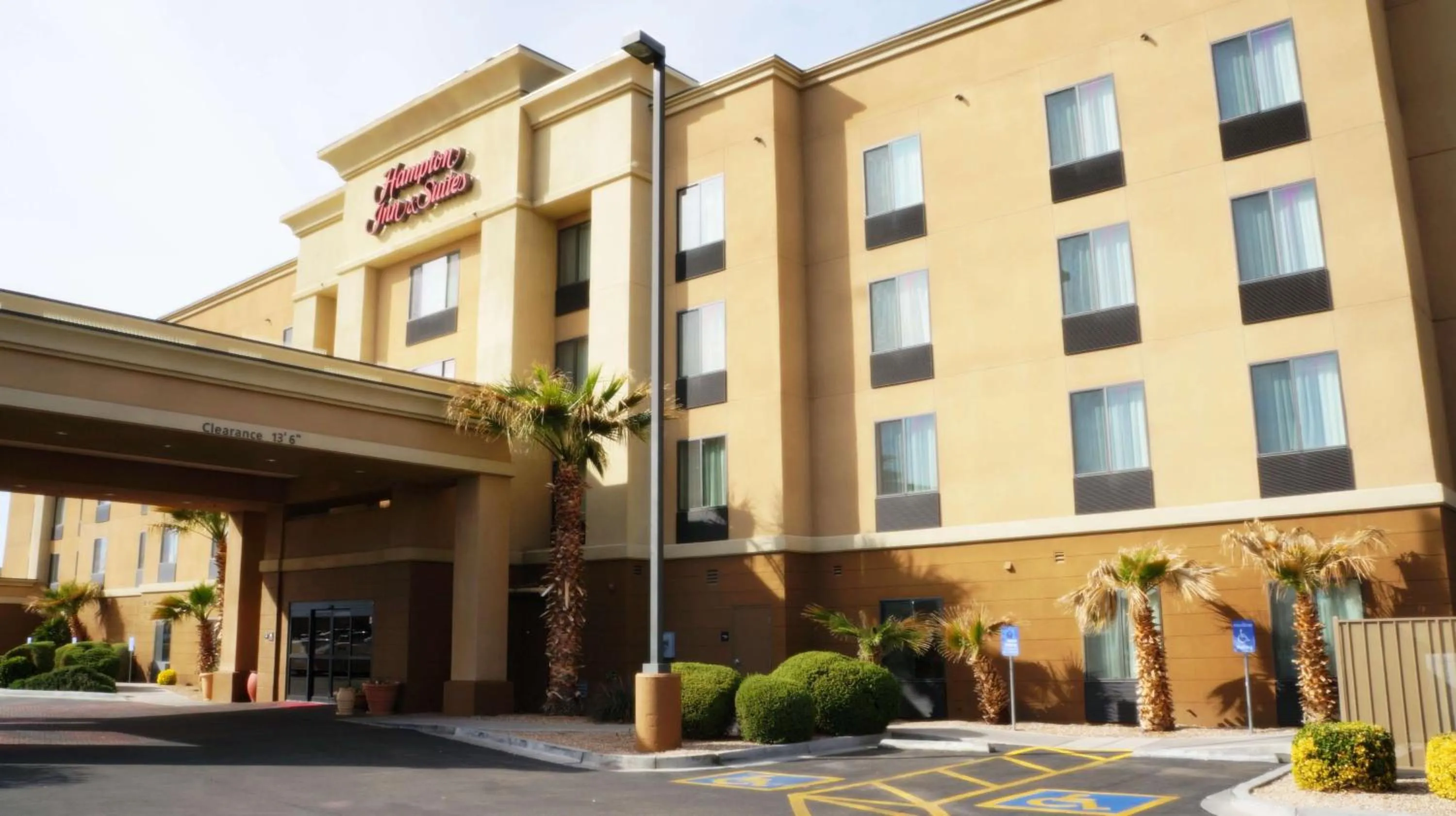 Property building in Hampton Inn & Suites Kingman