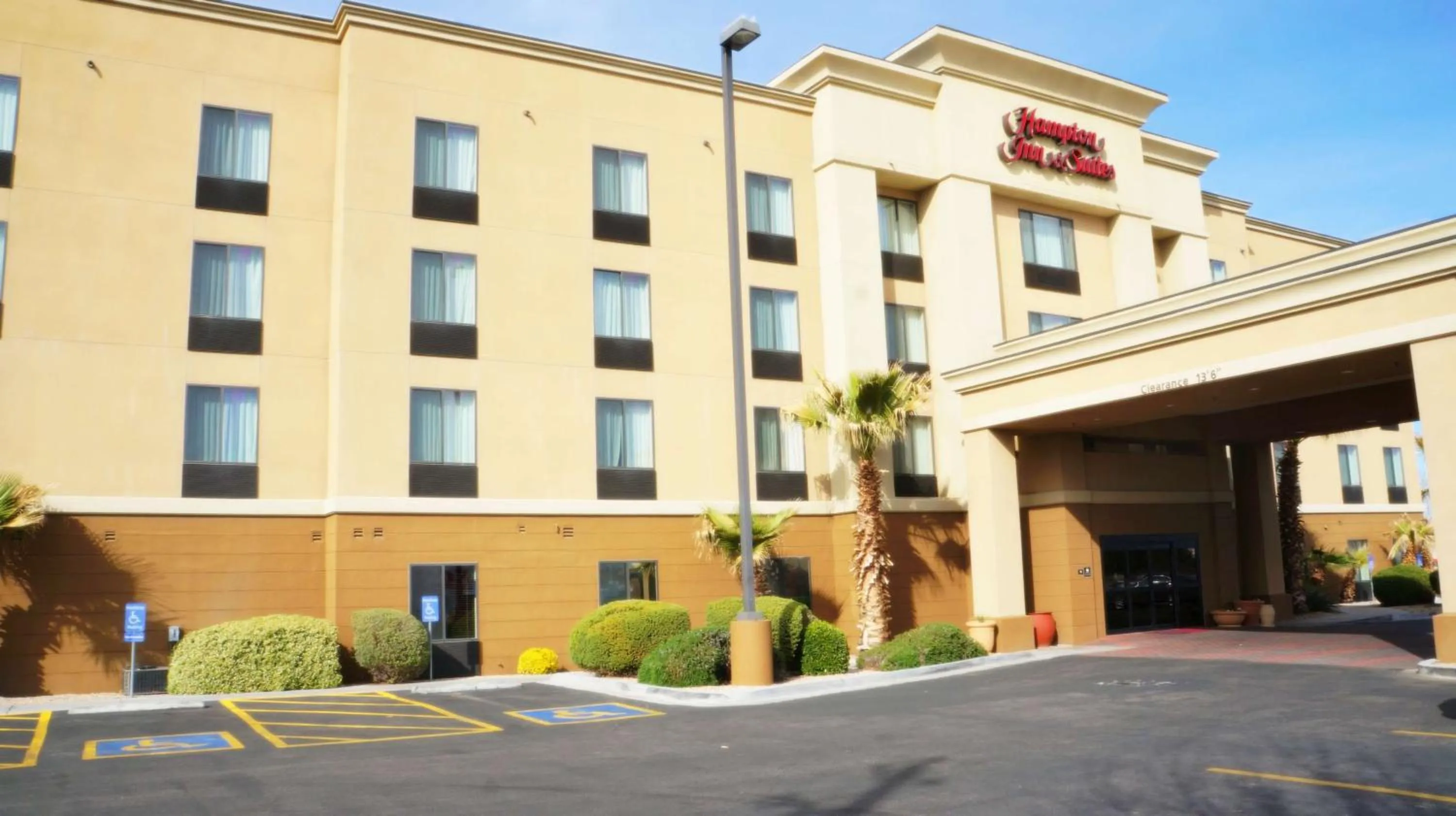Property building in Hampton Inn & Suites Kingman