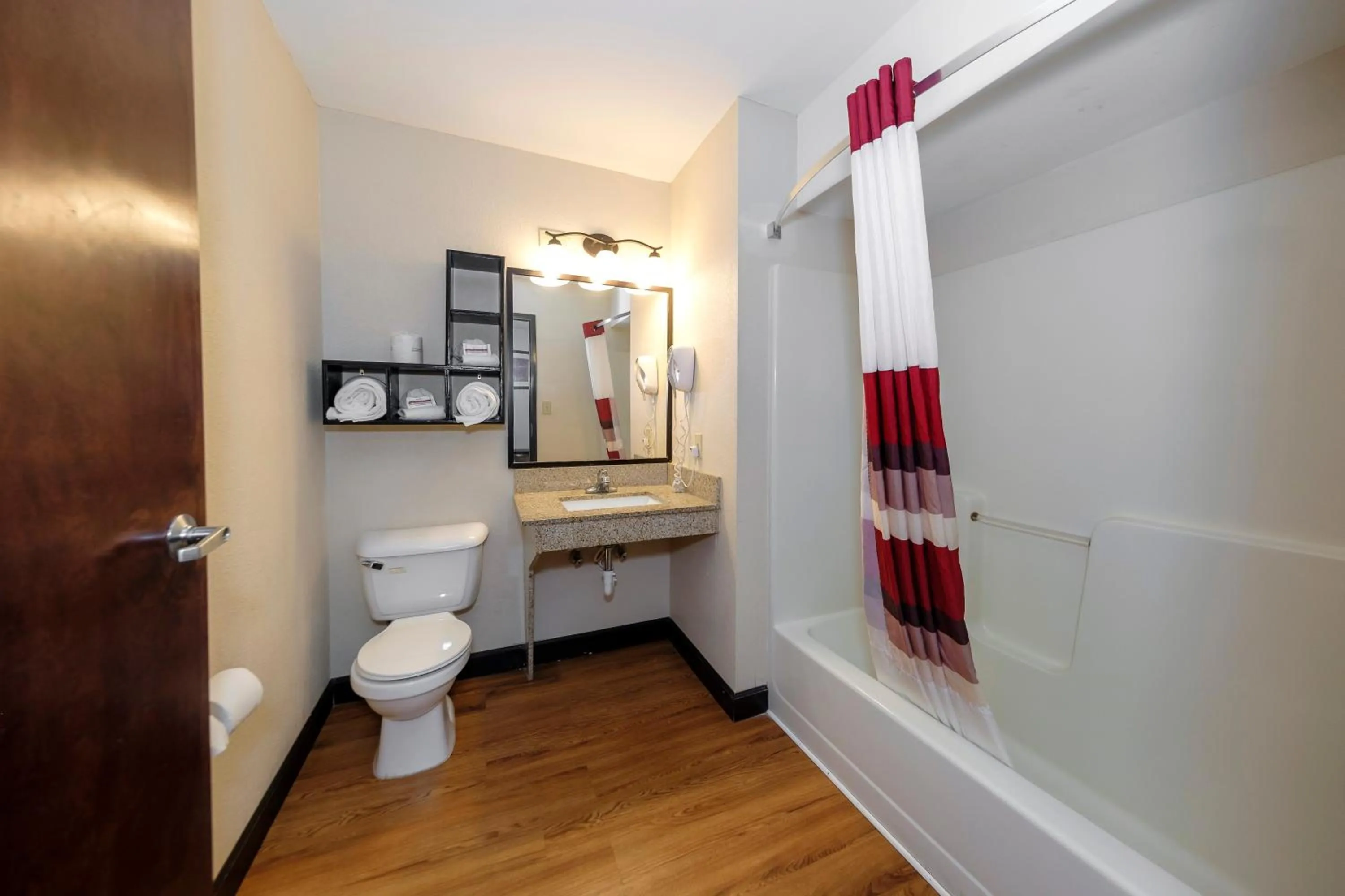 Bathroom in Quality Inn & Suites Augusta Fort Gordon Area