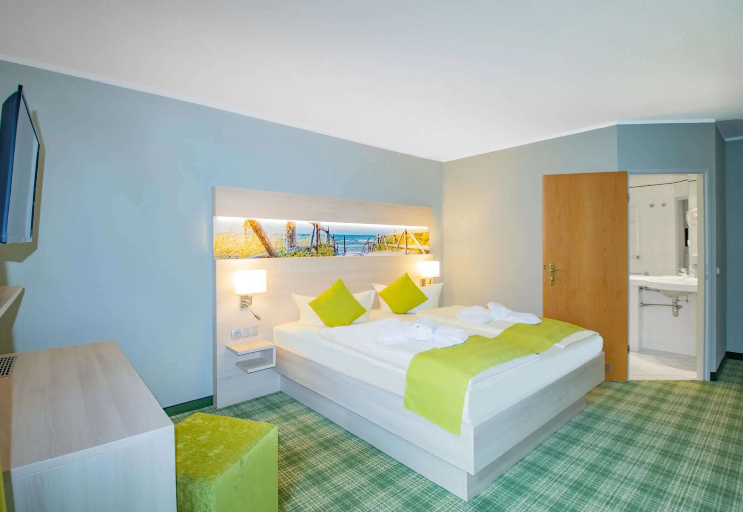 Photo of the whole room, Bed in Inselhotel Poel