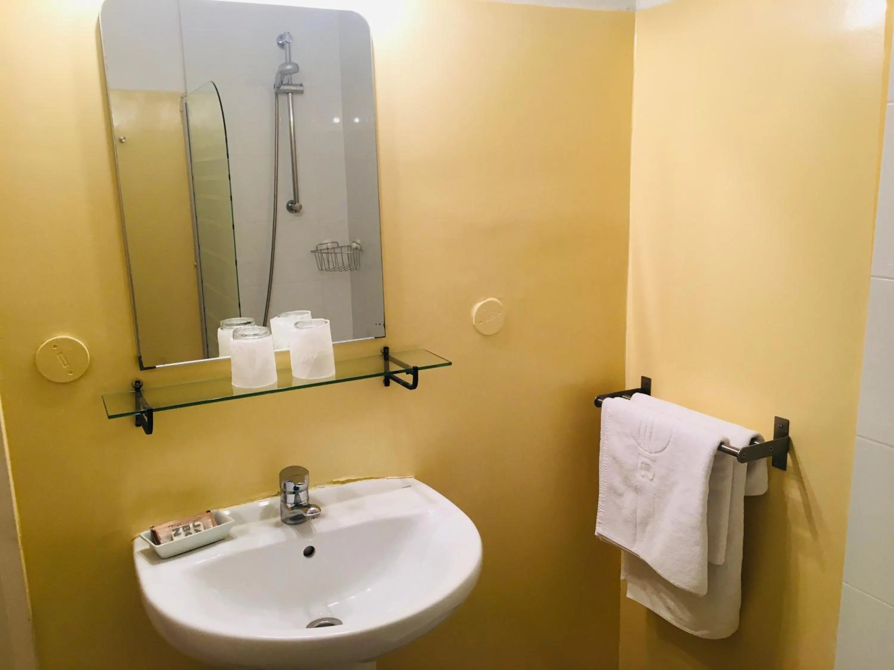 Bathroom in Hotel Roc de St Miquel & Apartment