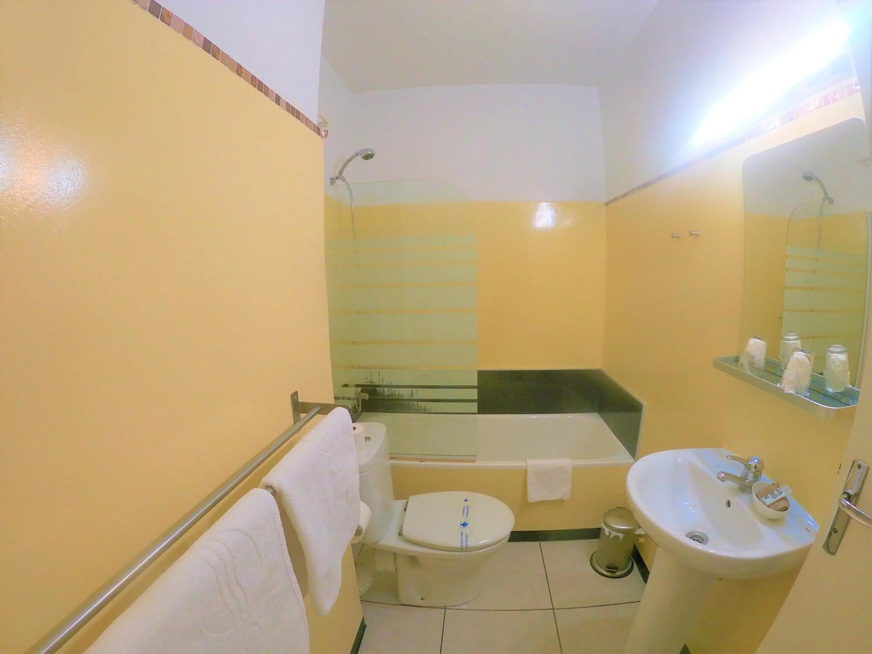 Bathroom in Hotel Roc de St Miquel & Apartment