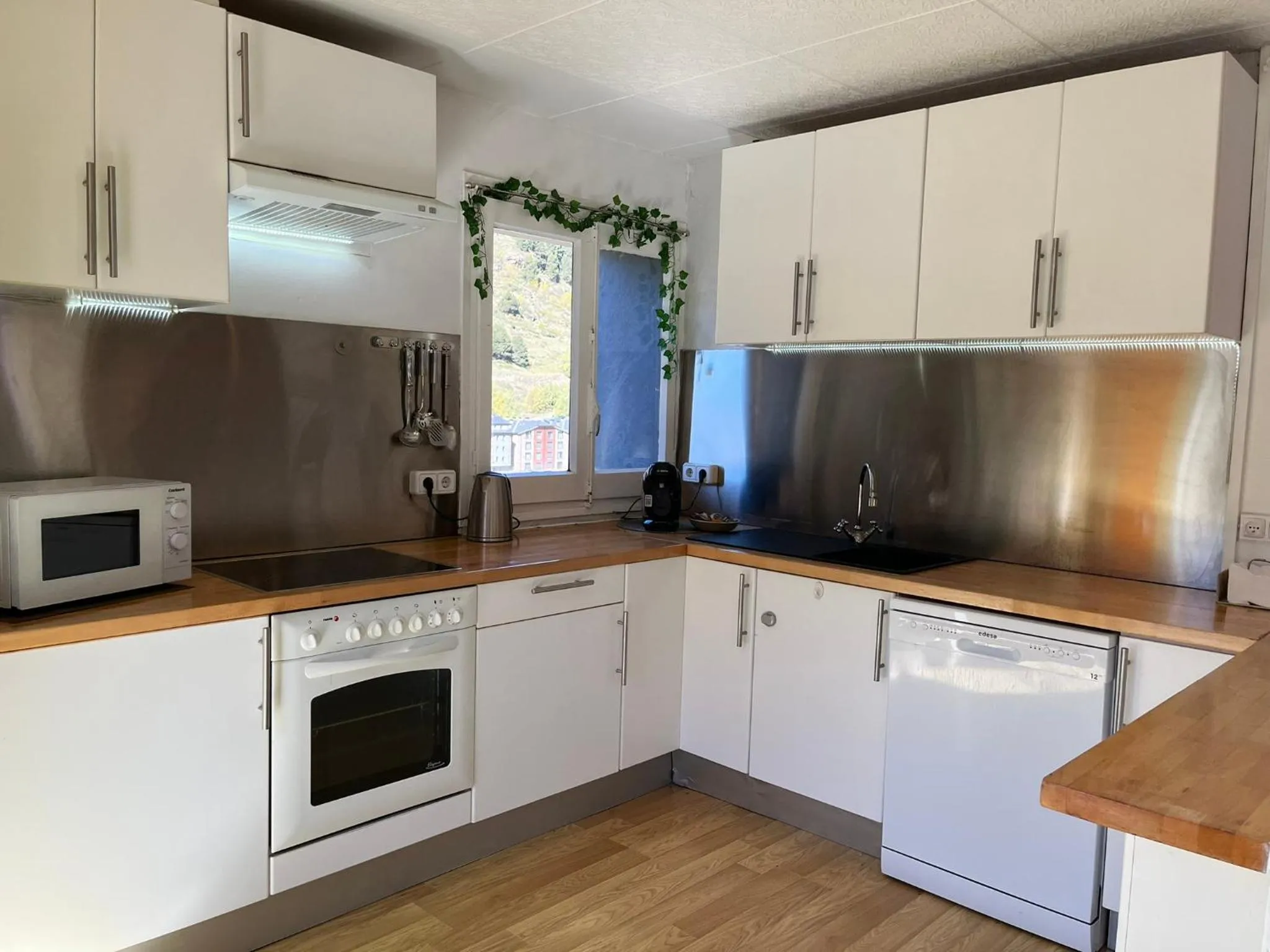 Kitchen or kitchenette in Hotel Roc de St Miquel & Apartment