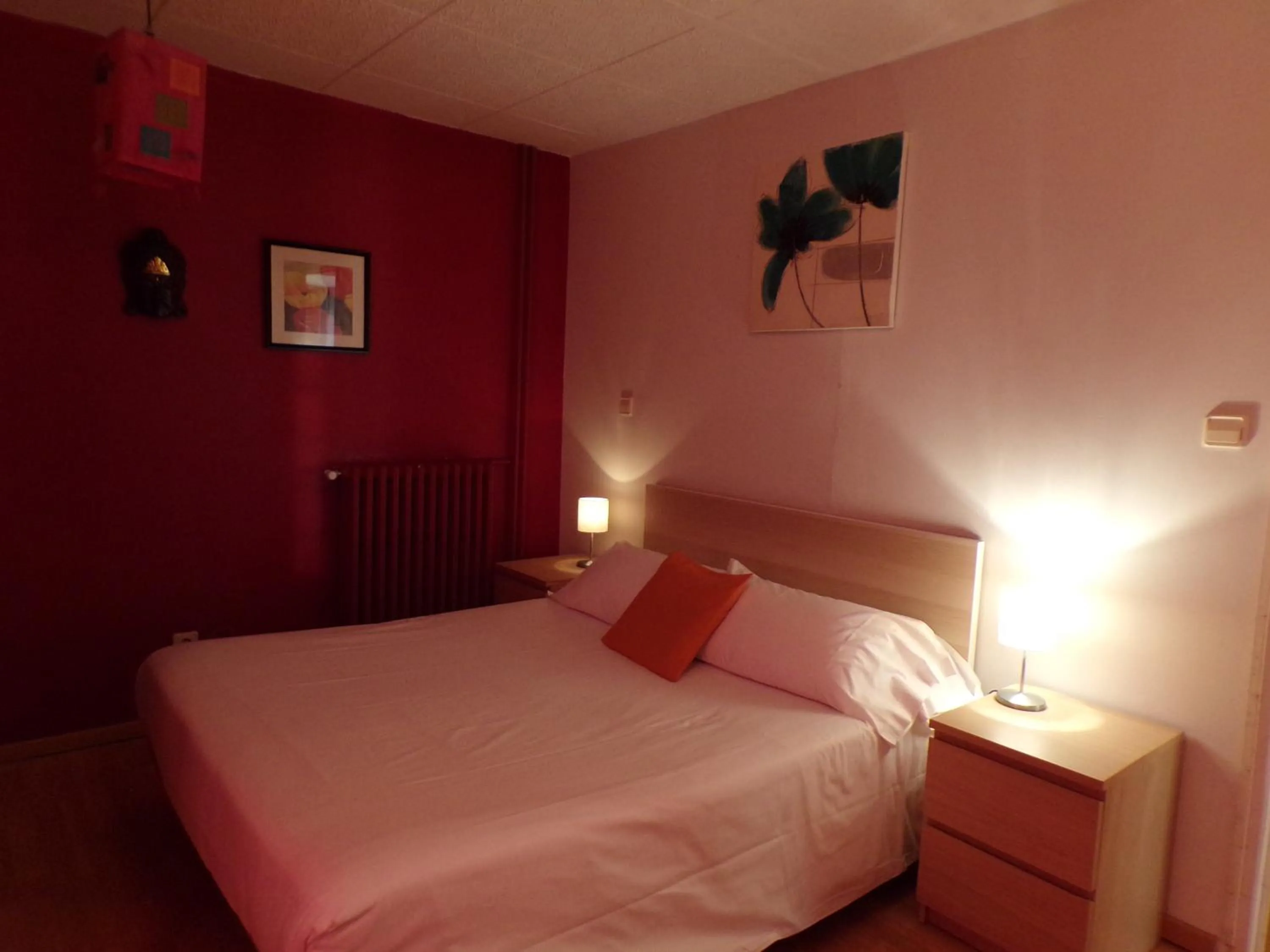 Bedroom, Bed in Hotel Roc de St Miquel & Apartment