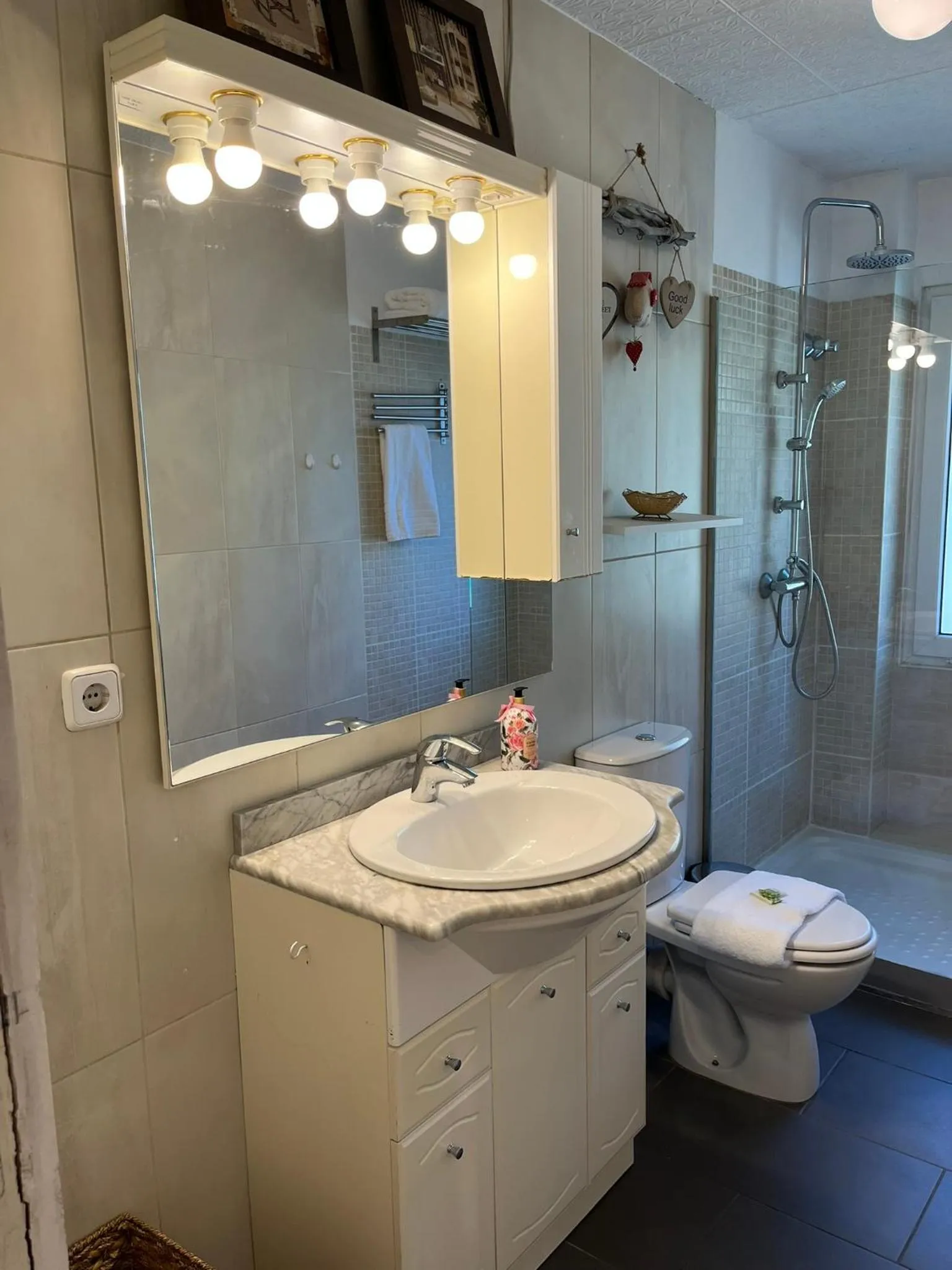 Bathroom in Hotel Roc de St Miquel & Apartment