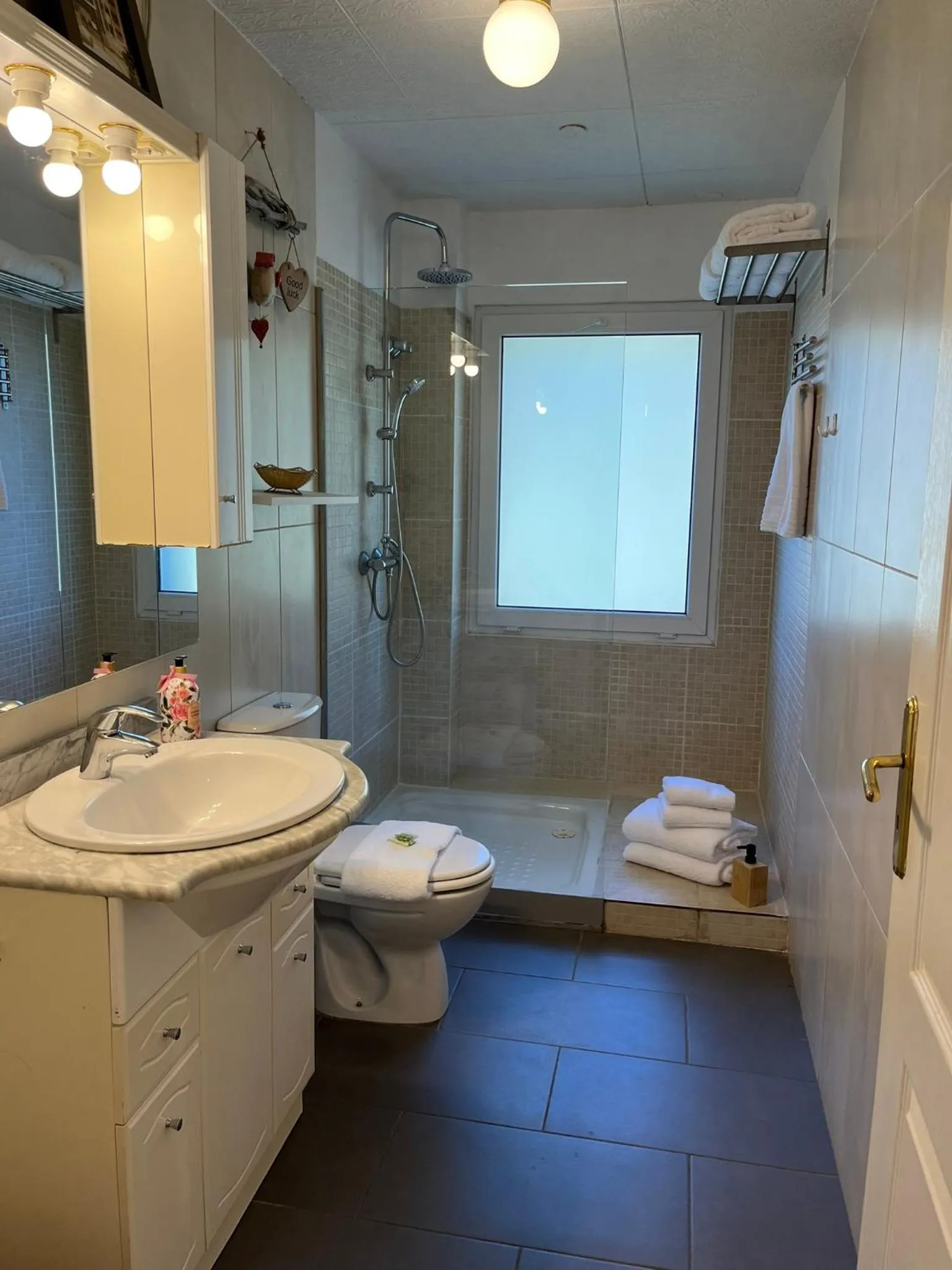 Bathroom in Hotel Roc de St Miquel & Apartment