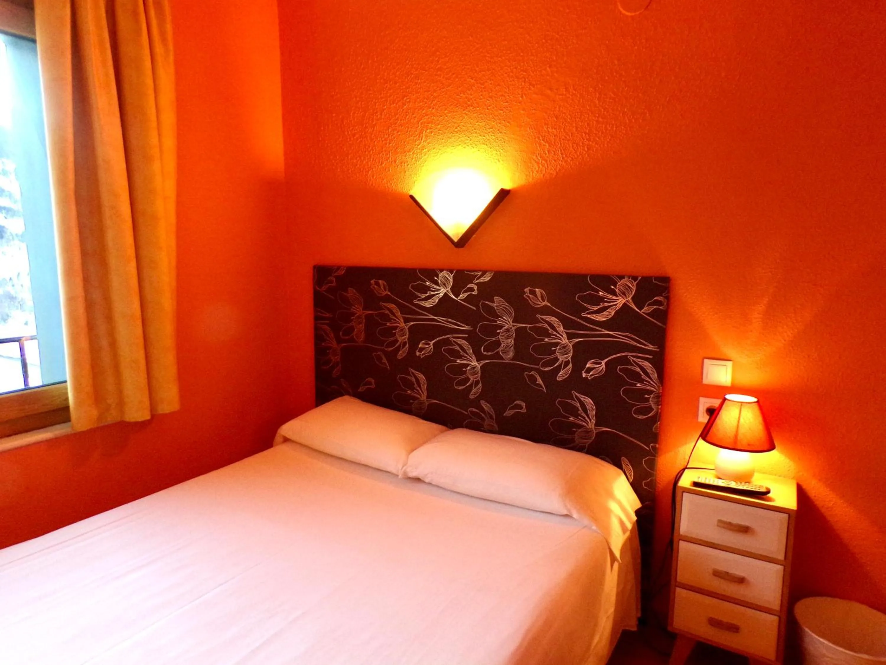 Bedroom, Bed in Hotel Roc de St Miquel & Apartment