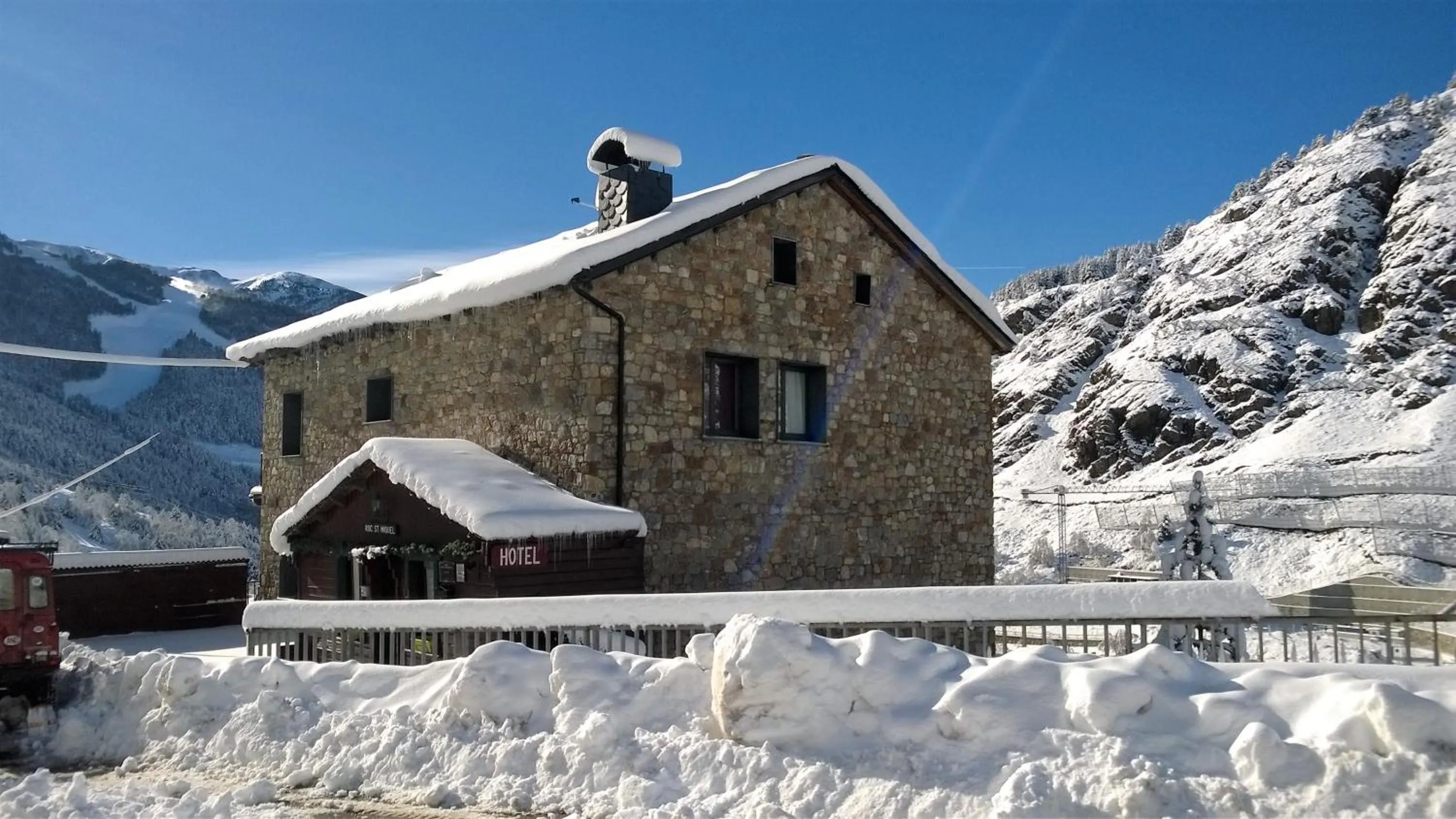 Facade/entrance in Hotel Roc de St Miquel & Apartment
