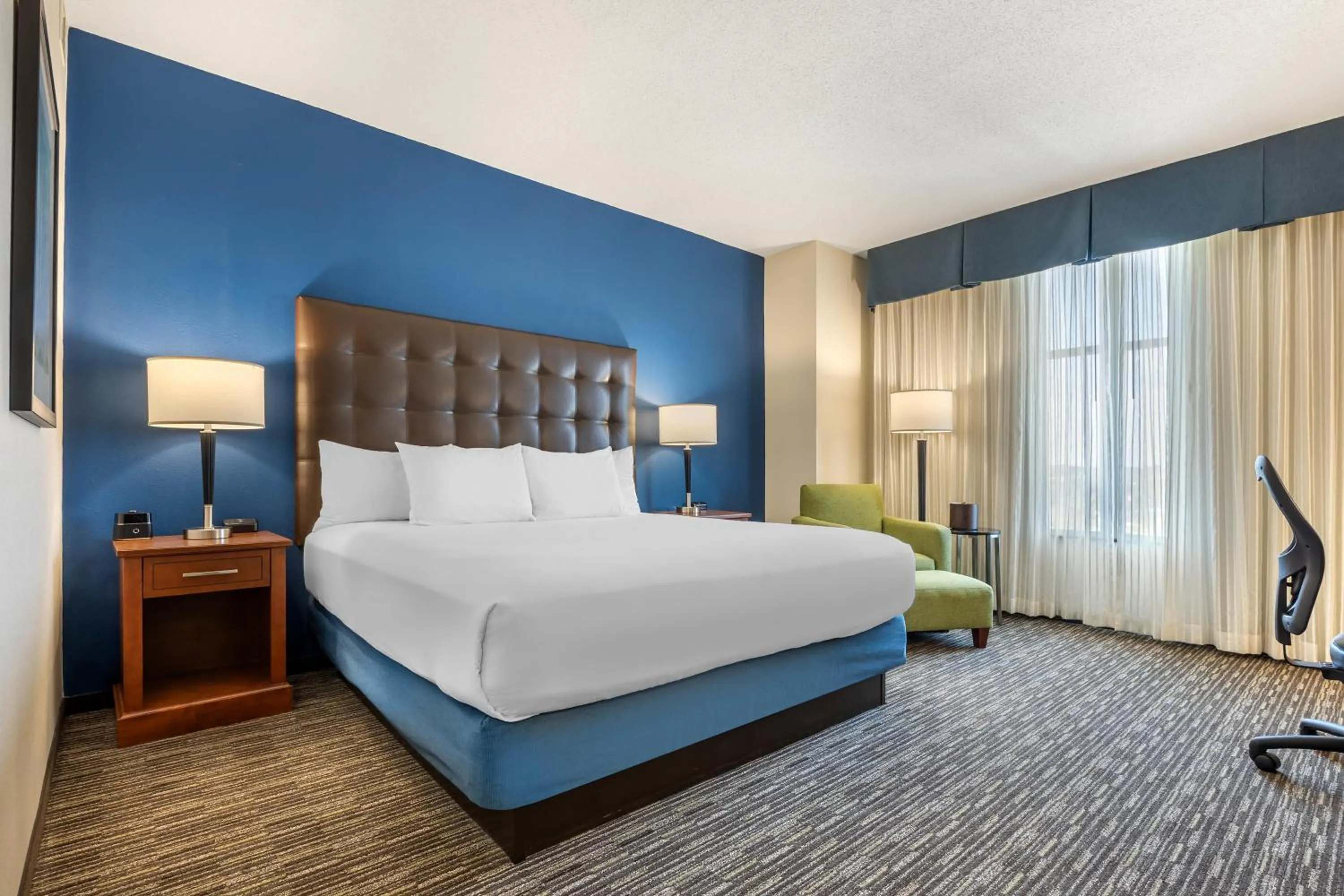 Bedroom, Bed in Drury Plaza Hotel Columbia East