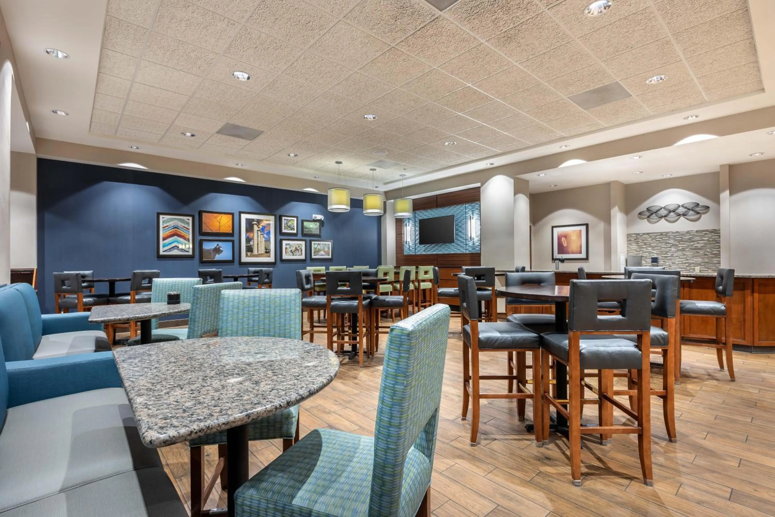 Breakfast in Drury Plaza Hotel Columbia East