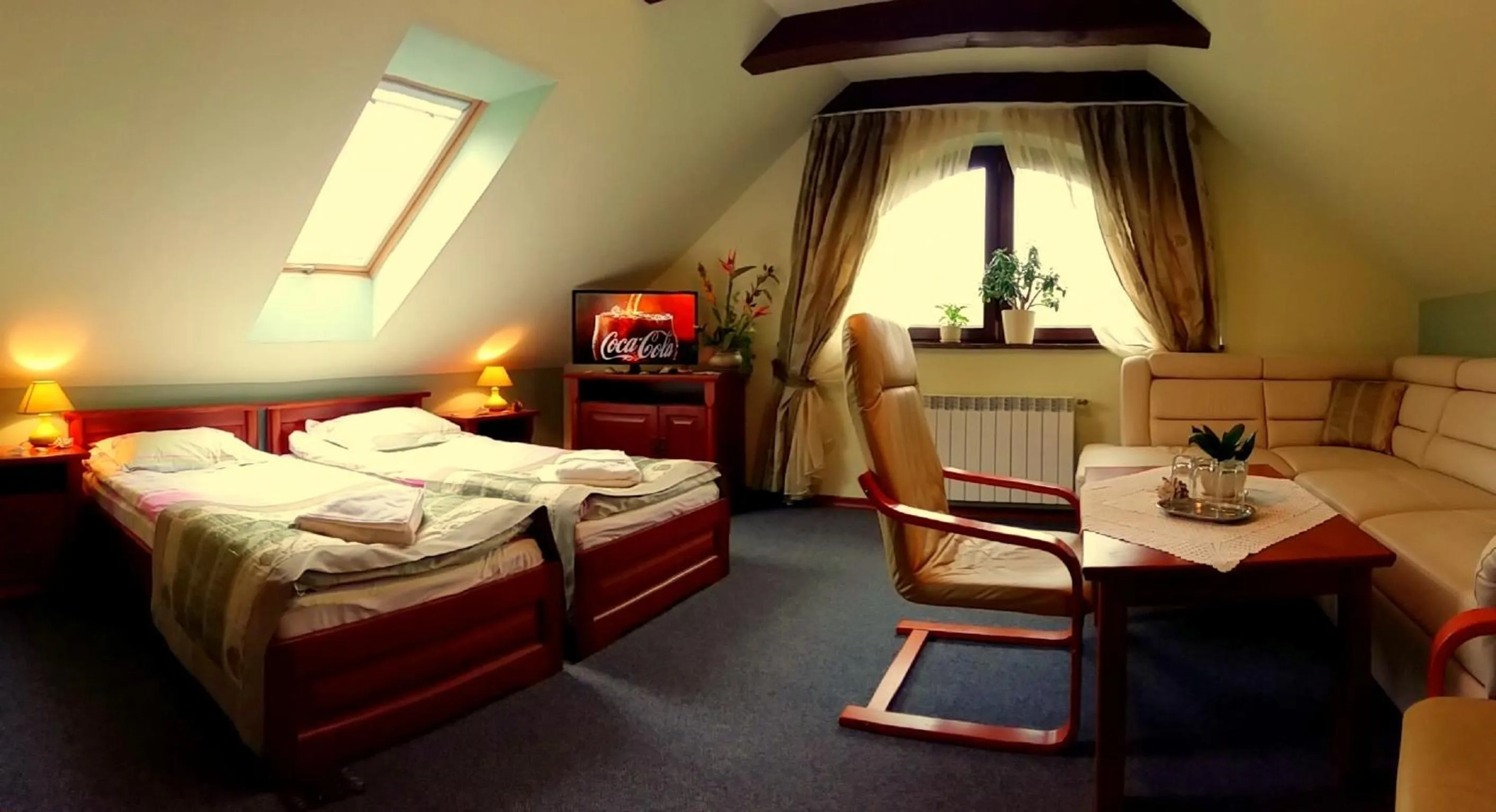 Photo of the whole room in Hotel Spinaker