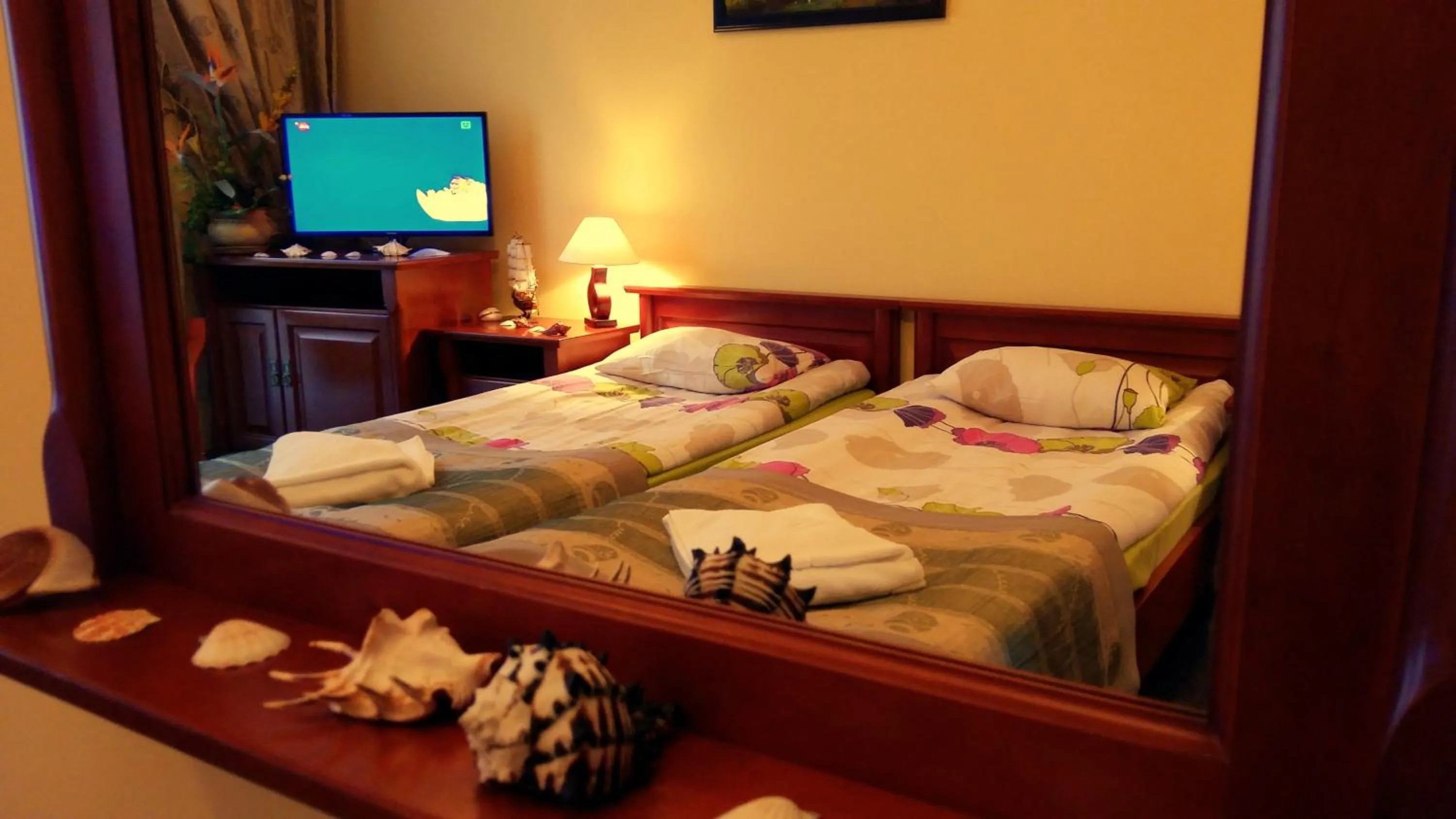 Photo of the whole room in Hotel Spinaker