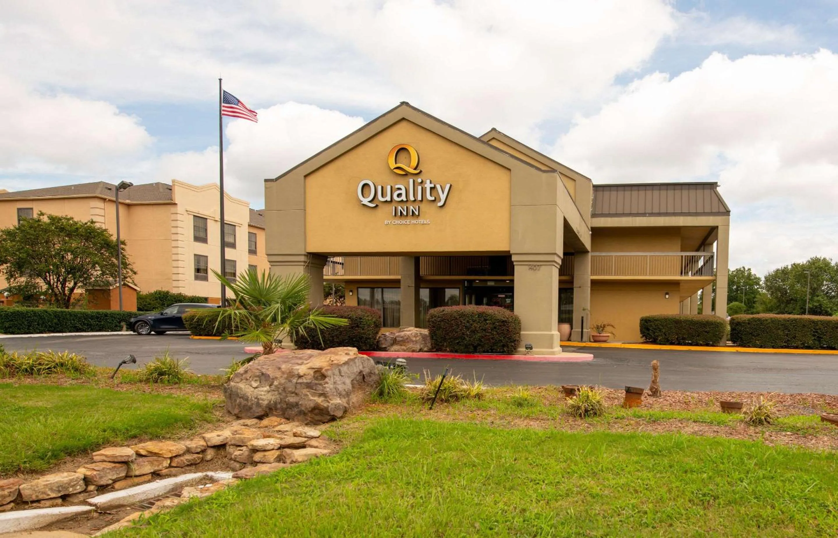 Property building in Quality Inn Monroe