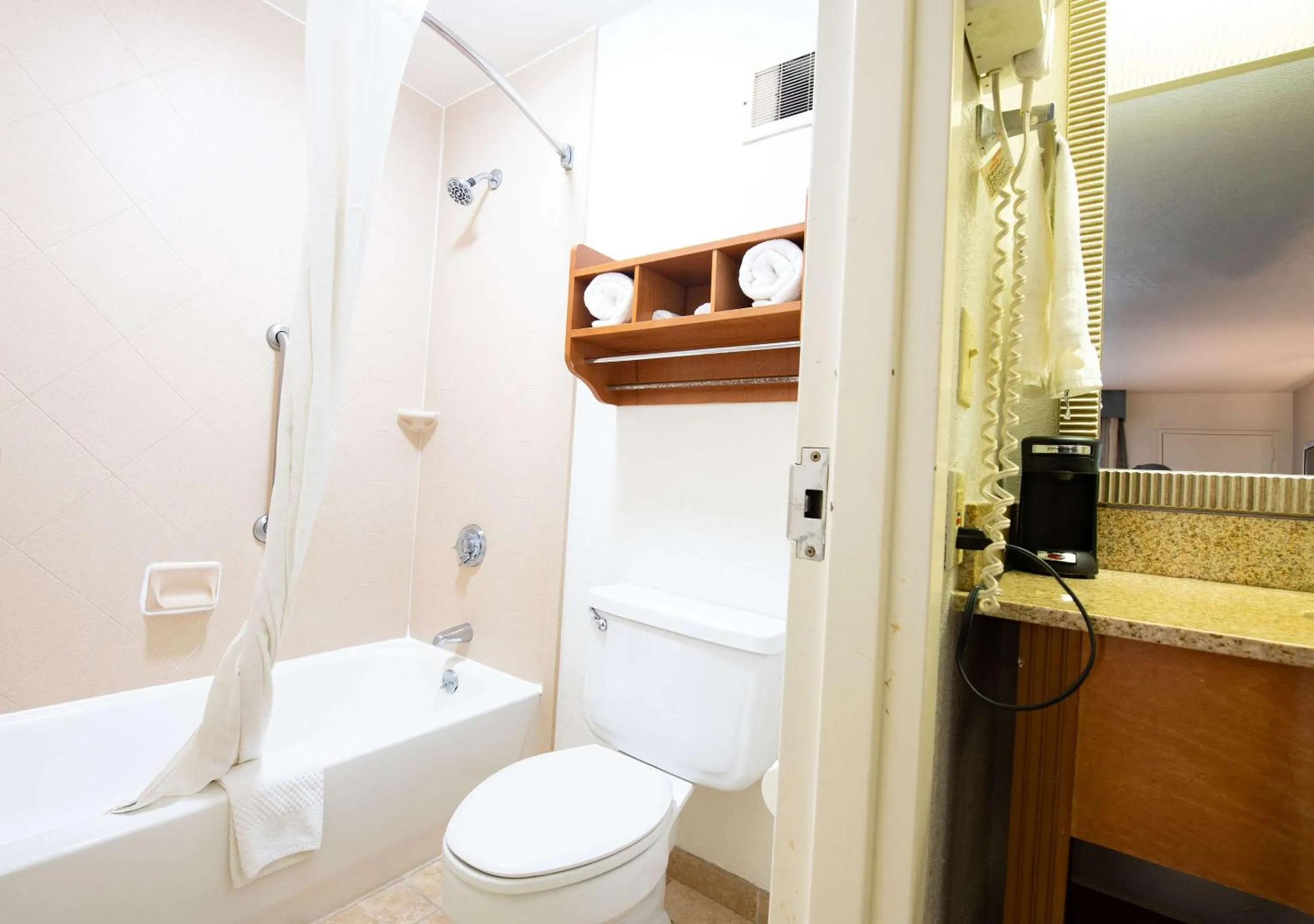 Bedroom in Quality Inn Monroe