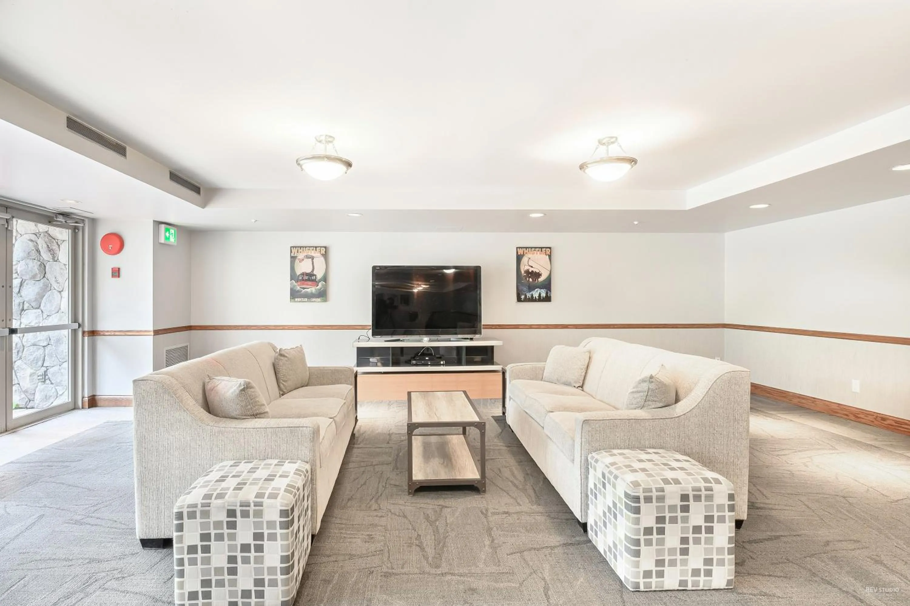 The Best Top Floor Ski-in/Ski-out at the Aspens