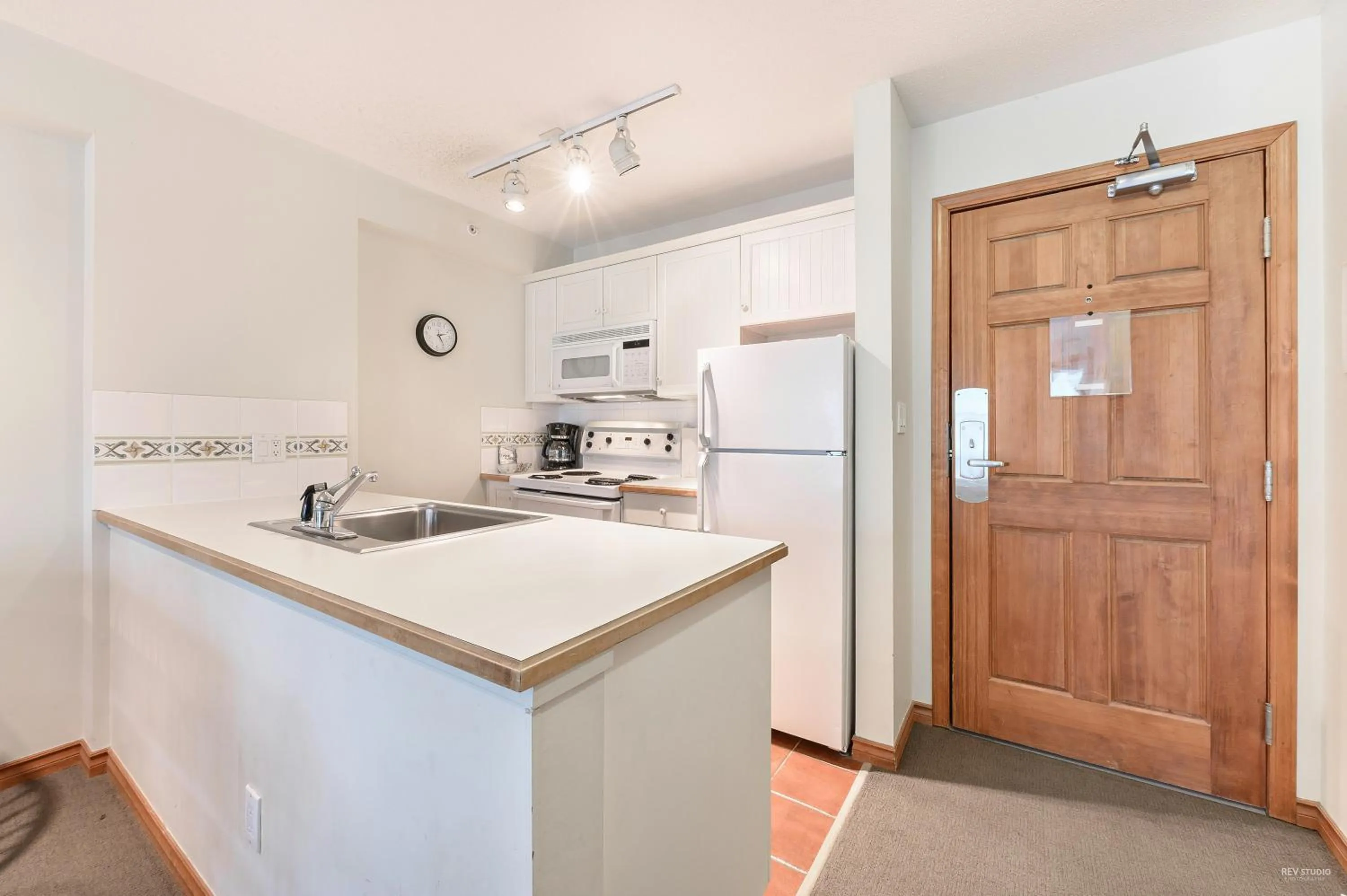 The Best Top Floor Ski-in/Ski-out at the Aspens