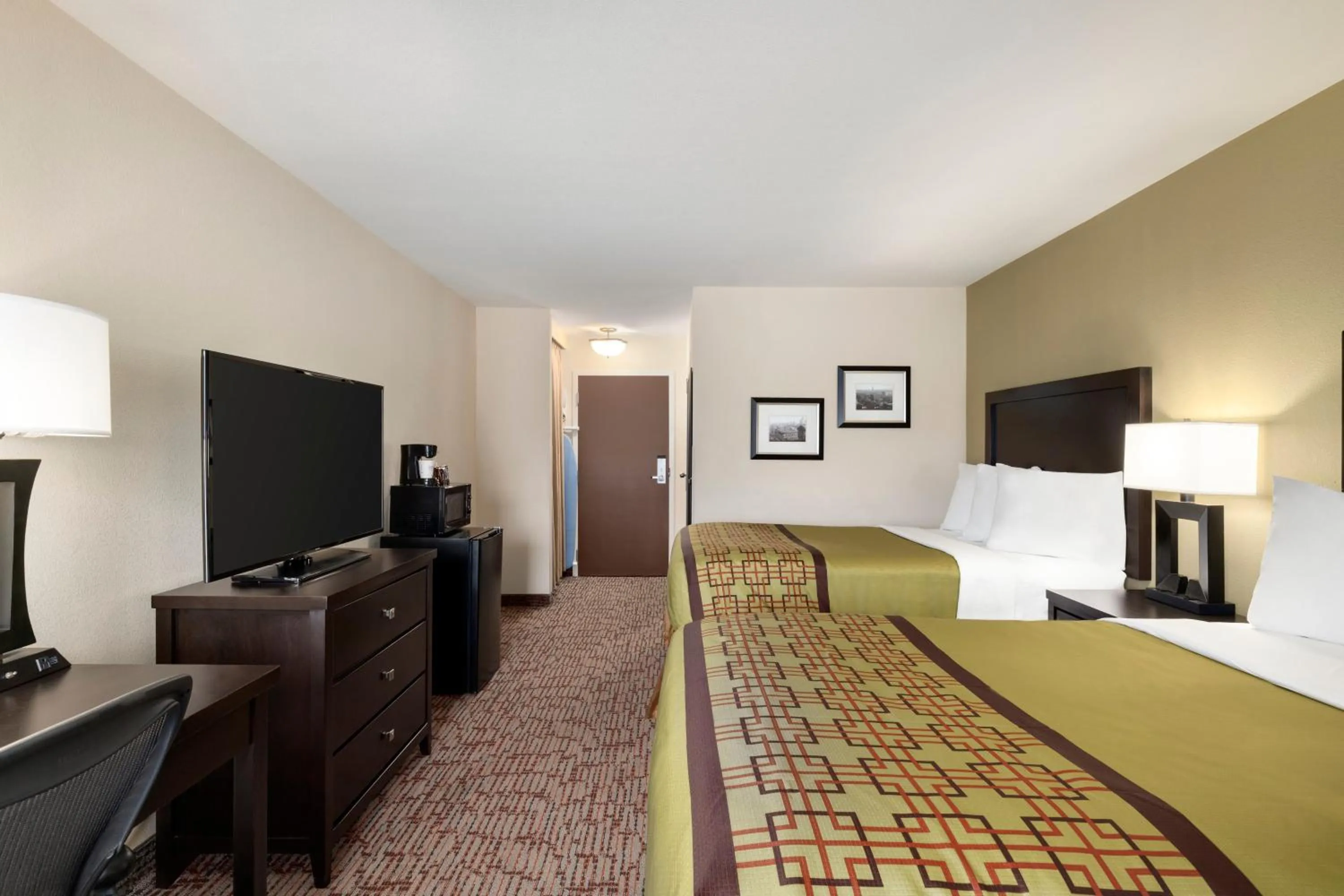 Photo of the whole room, Bed in Baymont by Wyndham Augusta West