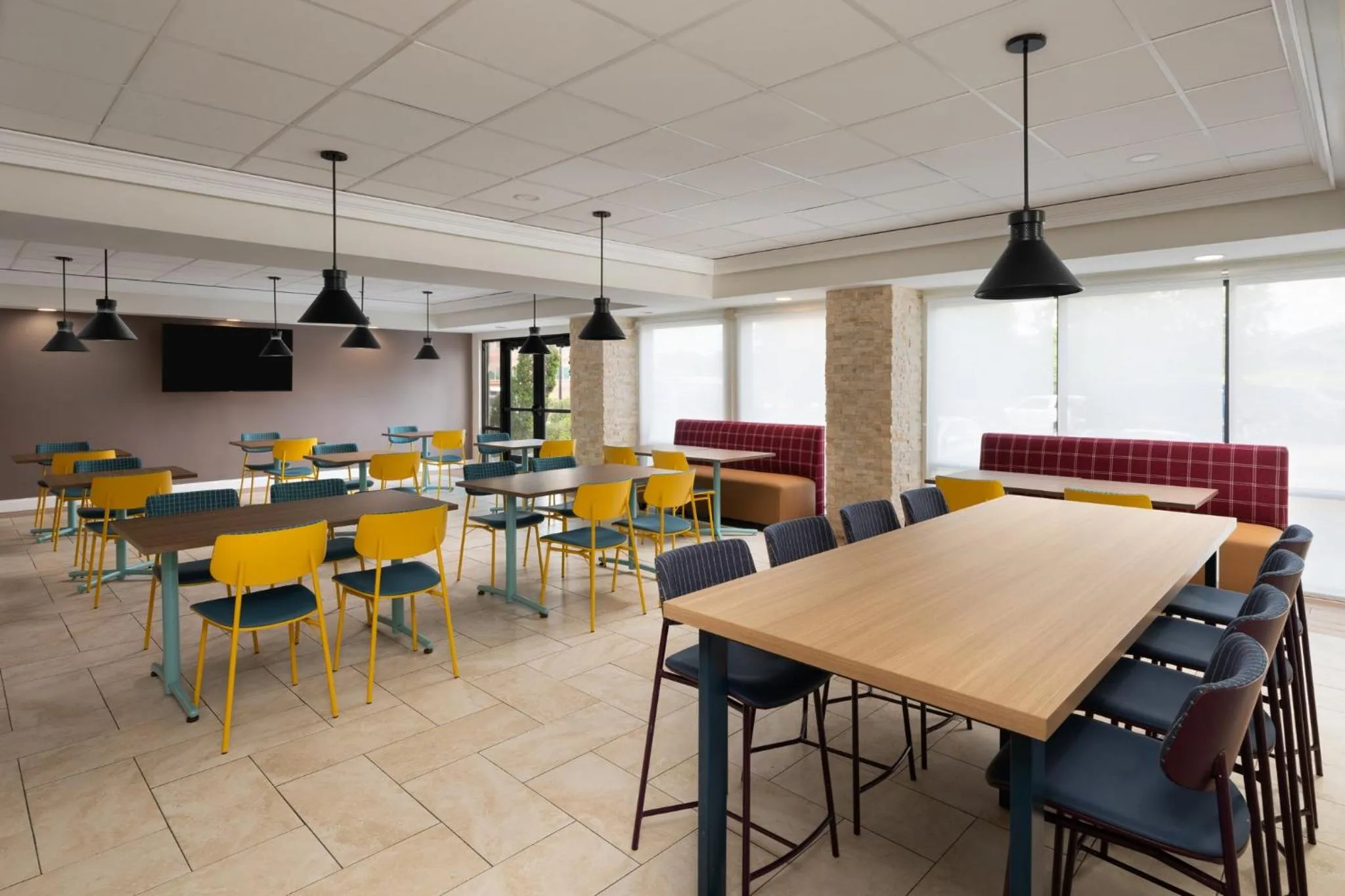 Restaurant/places to eat in Garner Hotel Augusta West by IHG