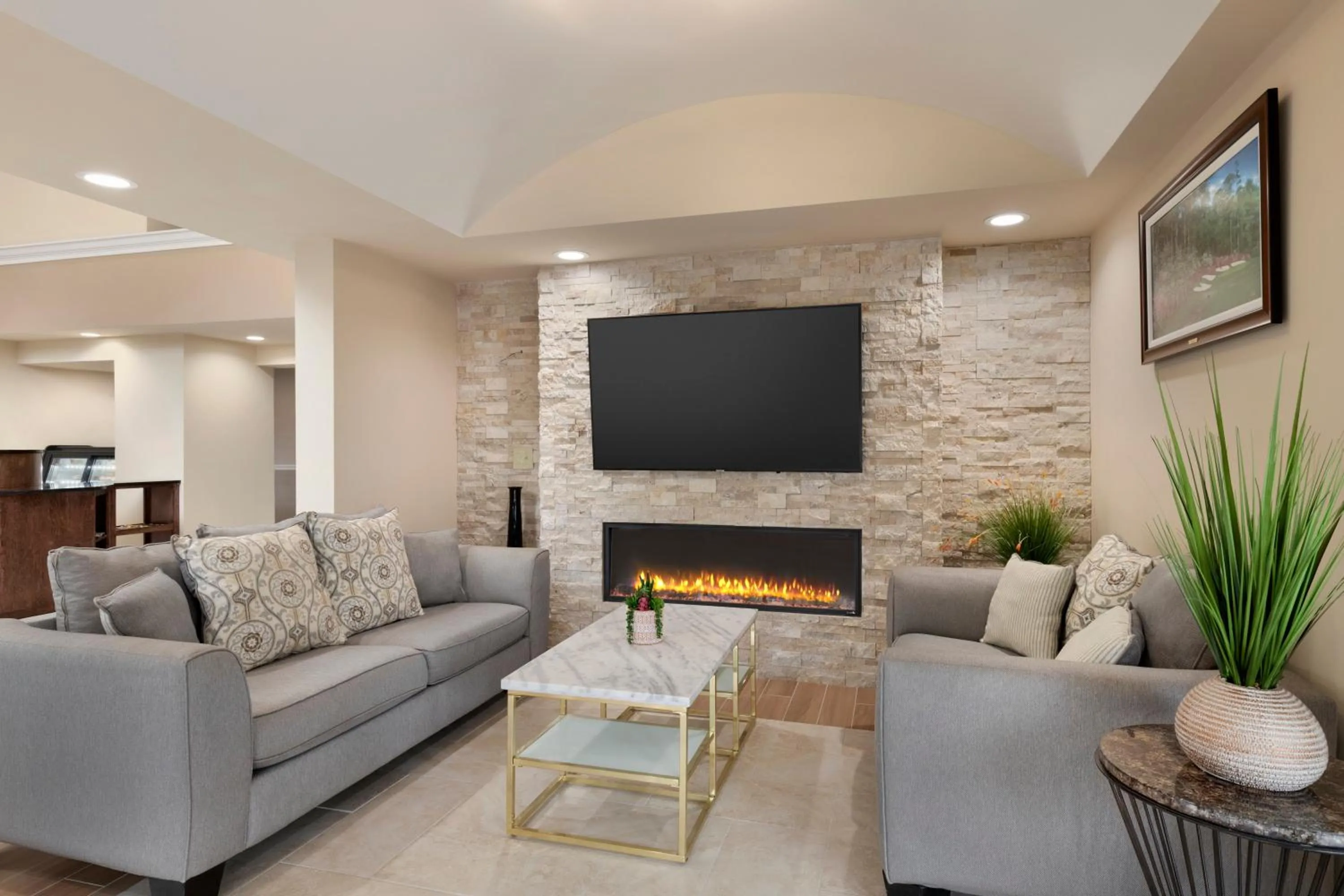 Communal lounge/ TV room in Baymont by Wyndham Augusta West
