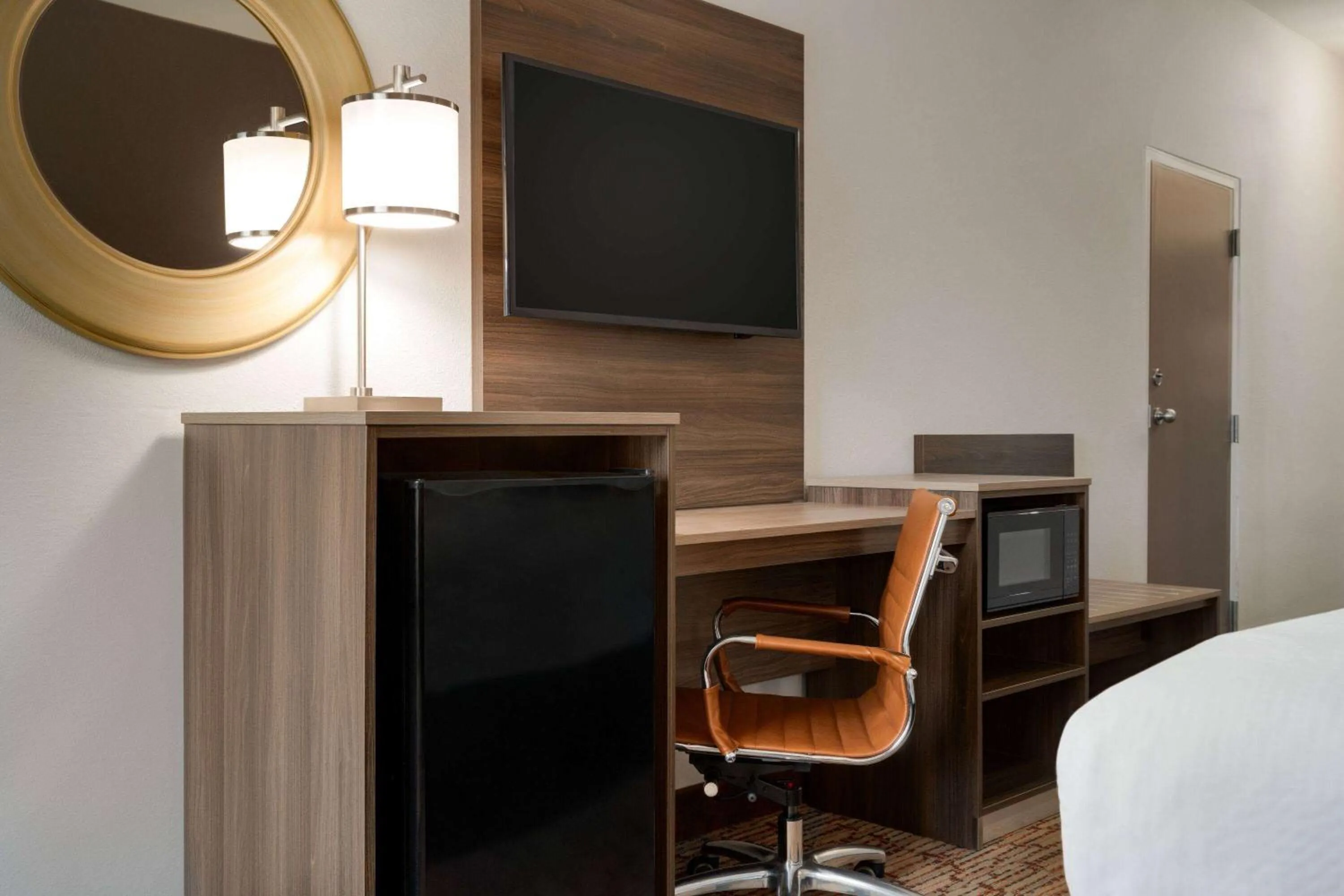 Photo of the whole room, Bed in Baymont by Wyndham Augusta West