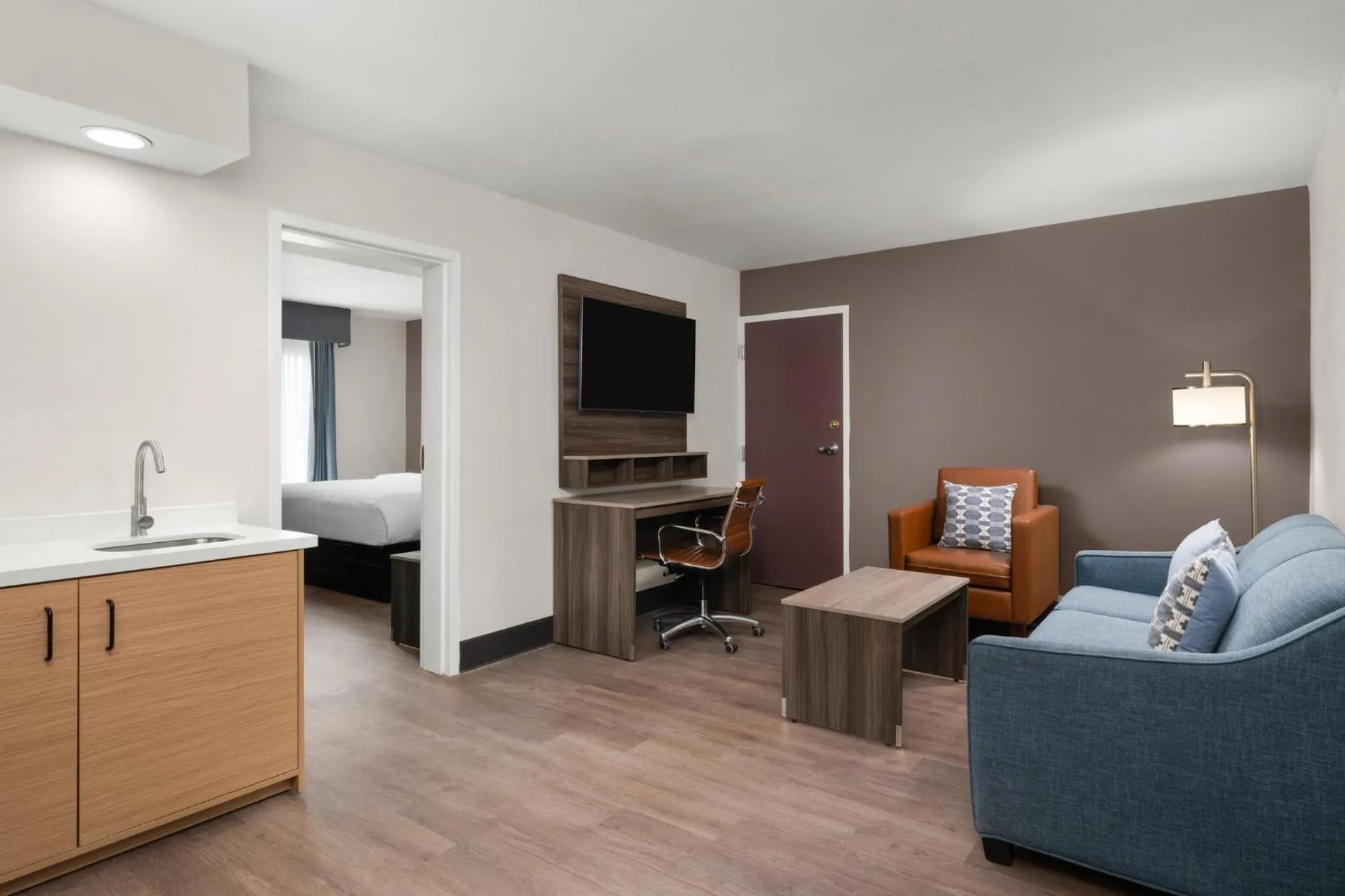 Photo of the whole room, Bed in Garner Hotel Augusta West by IHG