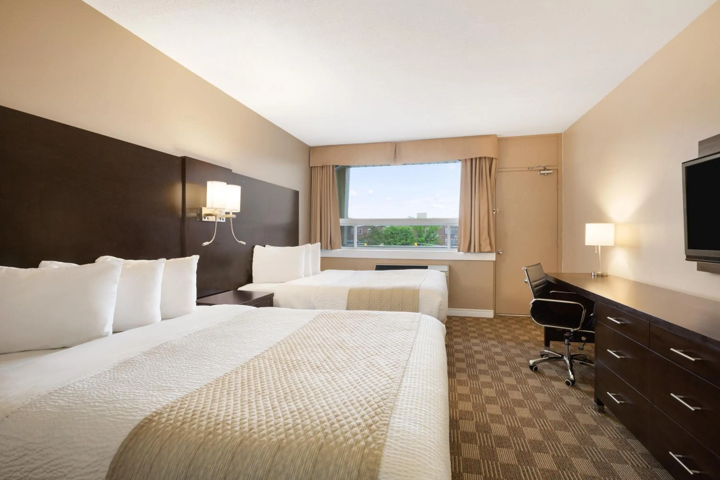 Day, Bed in Days Inn & Suites by Wyndham North Bay Downtown