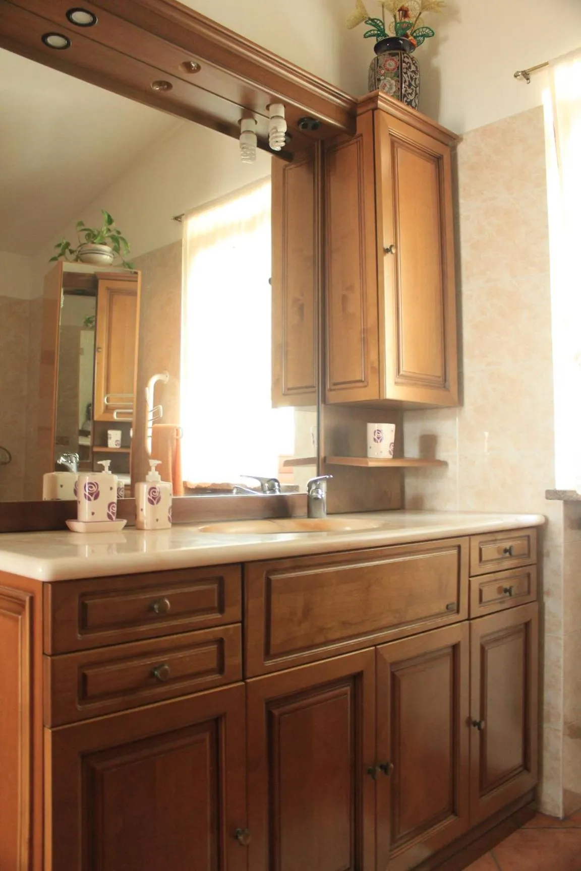 Bathroom in mansarda fiorita