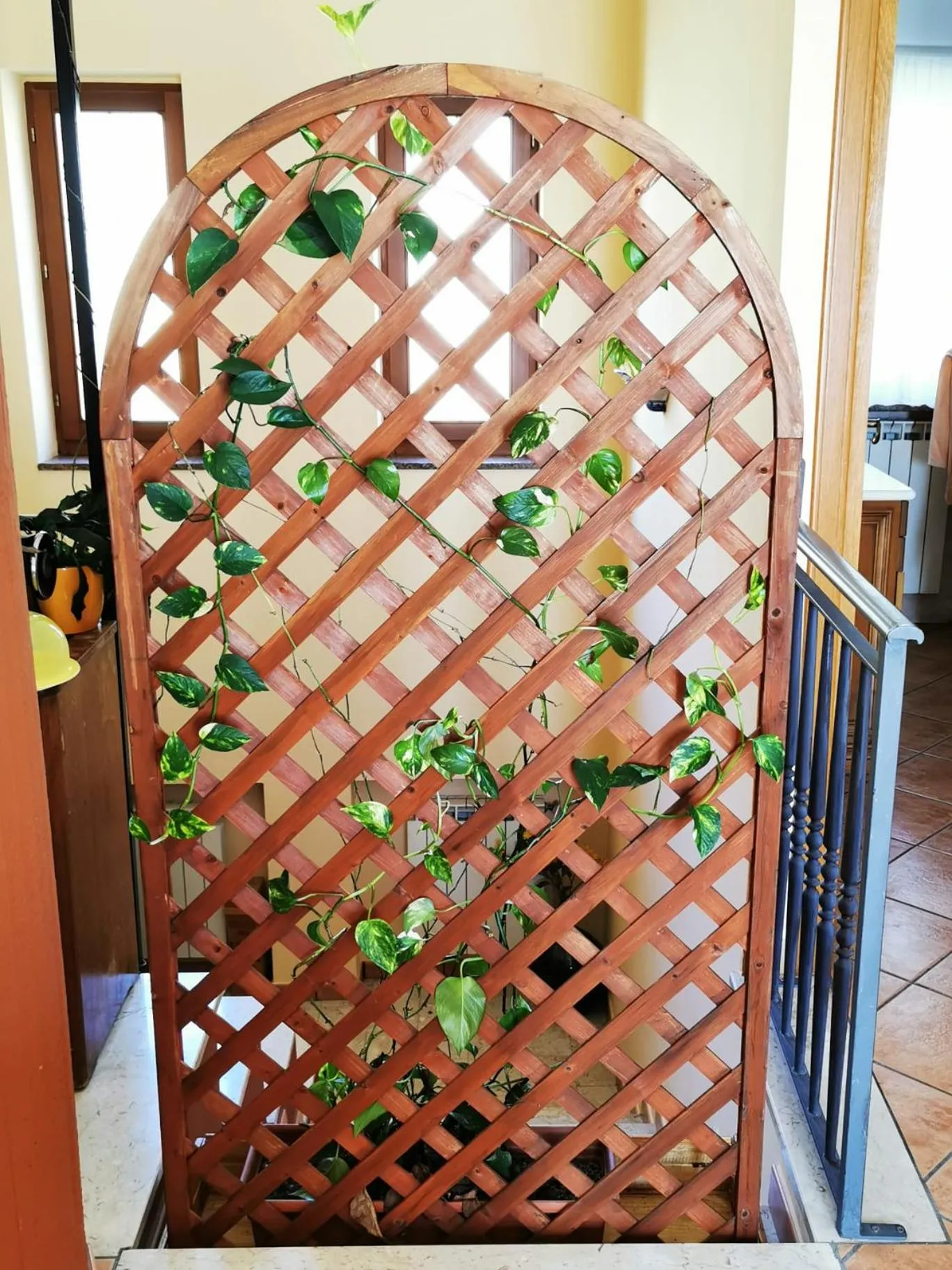 Decorative detail in mansarda fiorita