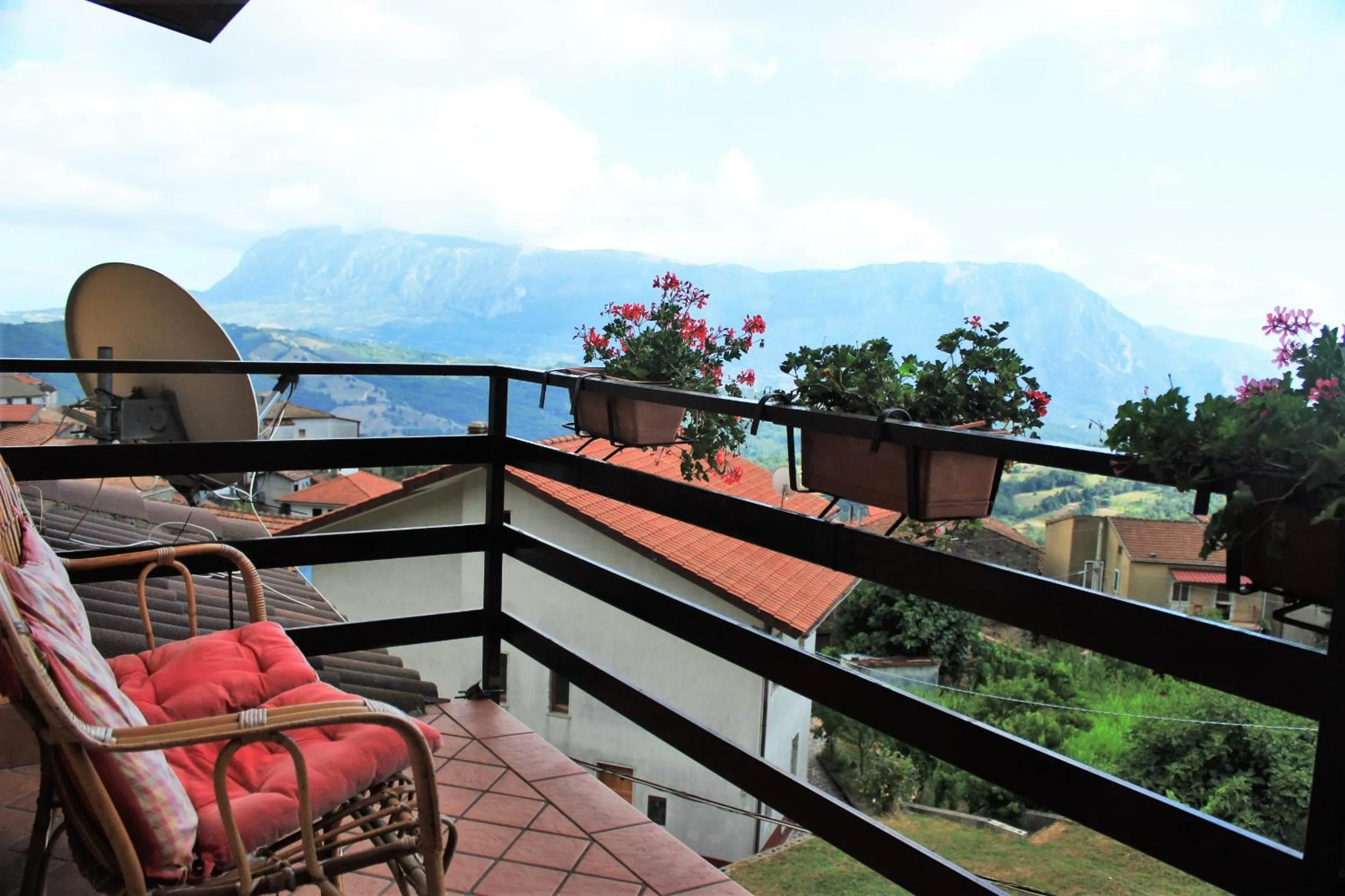 Balcony/Terrace in mansarda fiorita