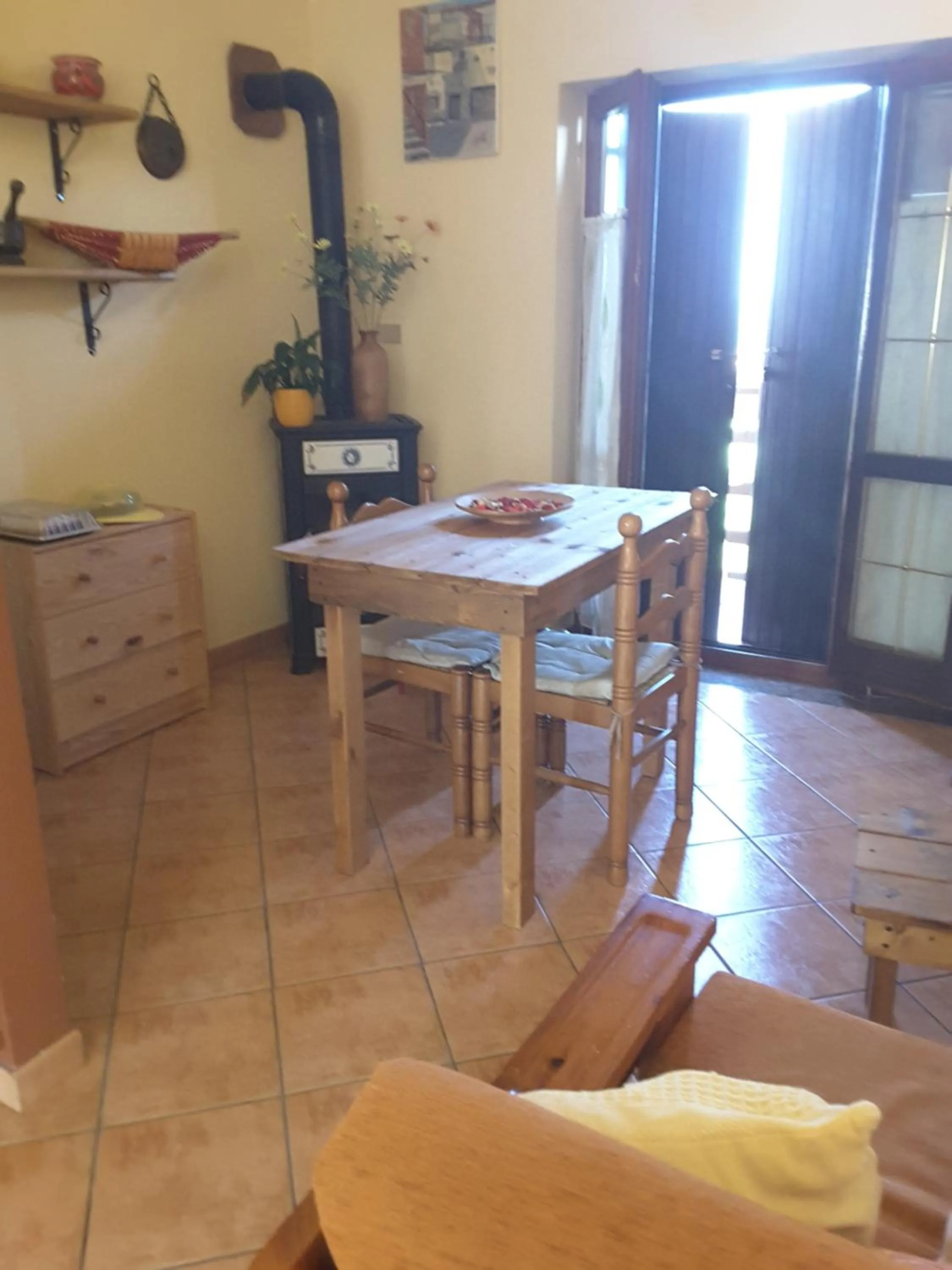 Seating area in mansarda fiorita