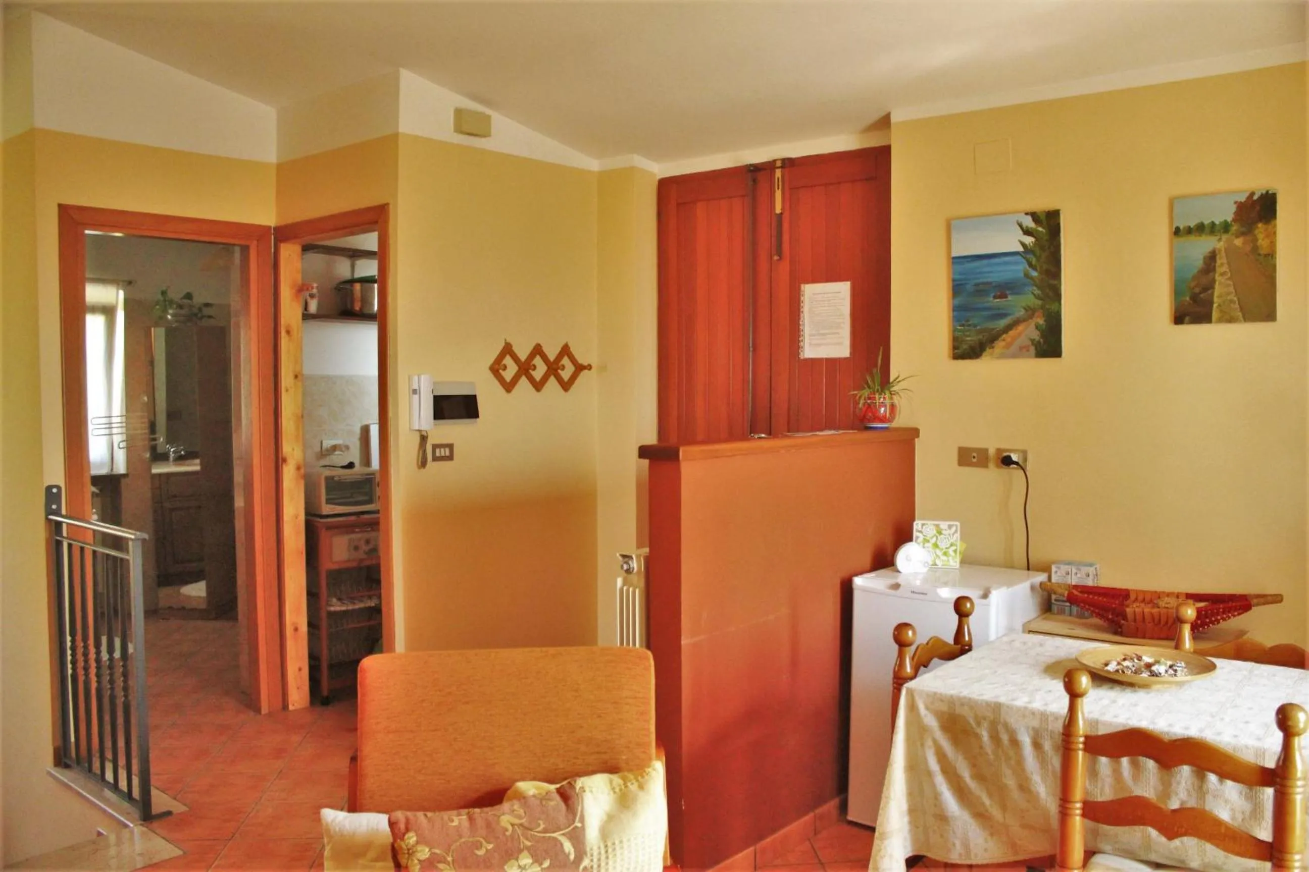 Seating area in mansarda fiorita