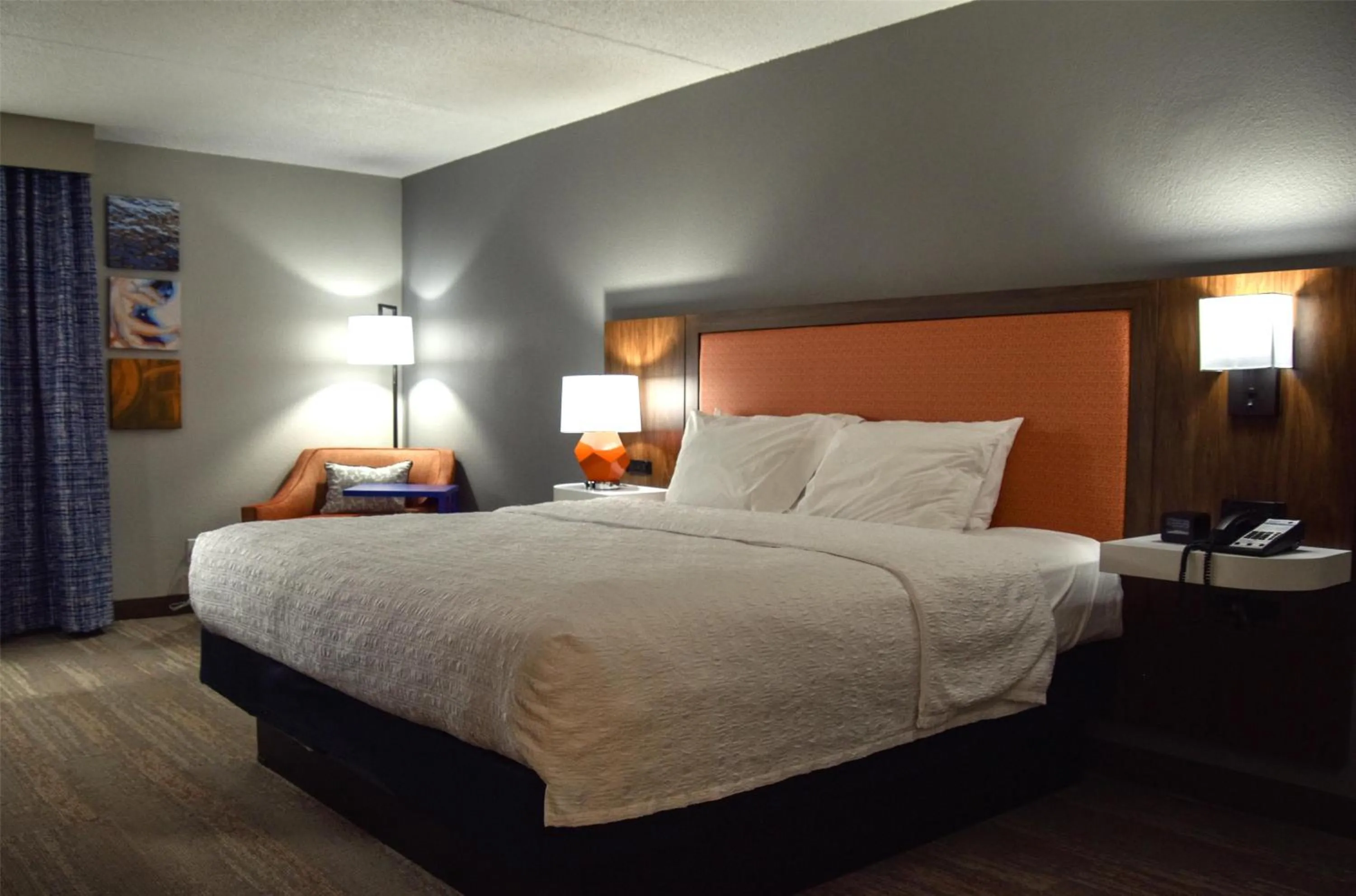 Bed in Hampton Inn Frankfort