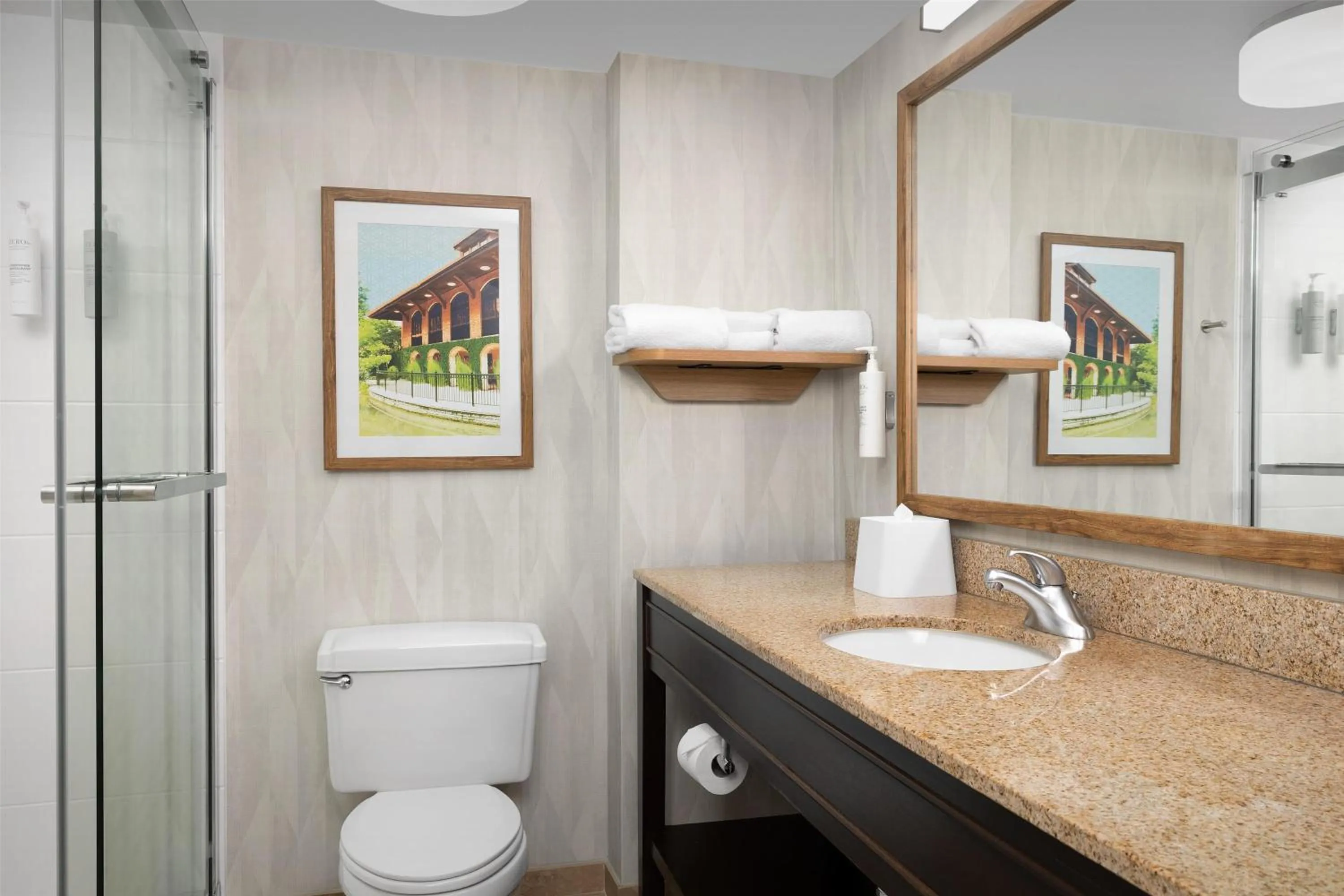 Bathroom in Hampton Inn Fayetteville Fort Bragg